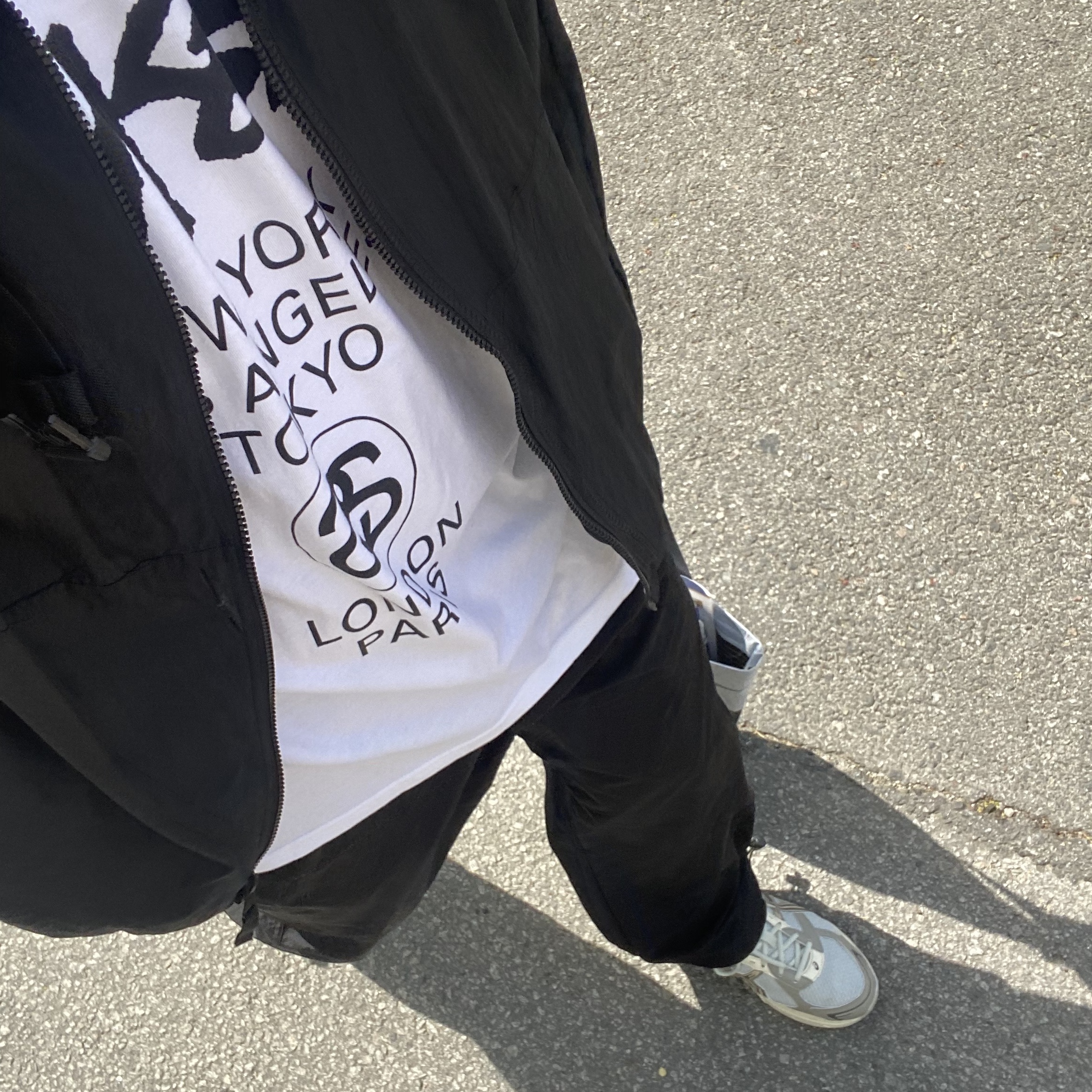 Stussy World Tour T-Shirt White, Asics x I4P Gel-1130 Glacier Grey Mink 착용 스타일 - 2