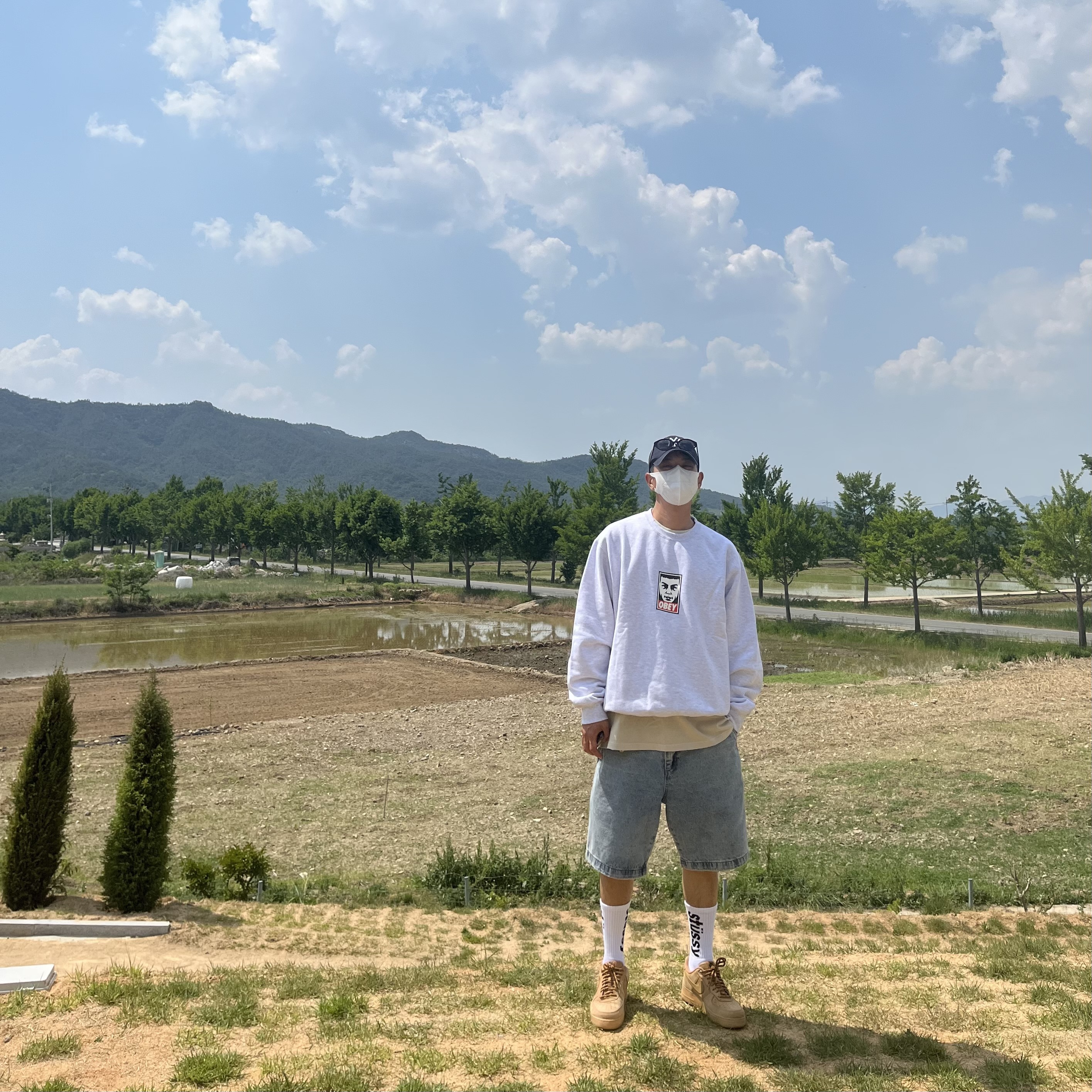 IAB Studio x Obey Beenzino Icon Crew Ash Gray, Nike Air Force 1 '07 WB Flax 착용 스타일