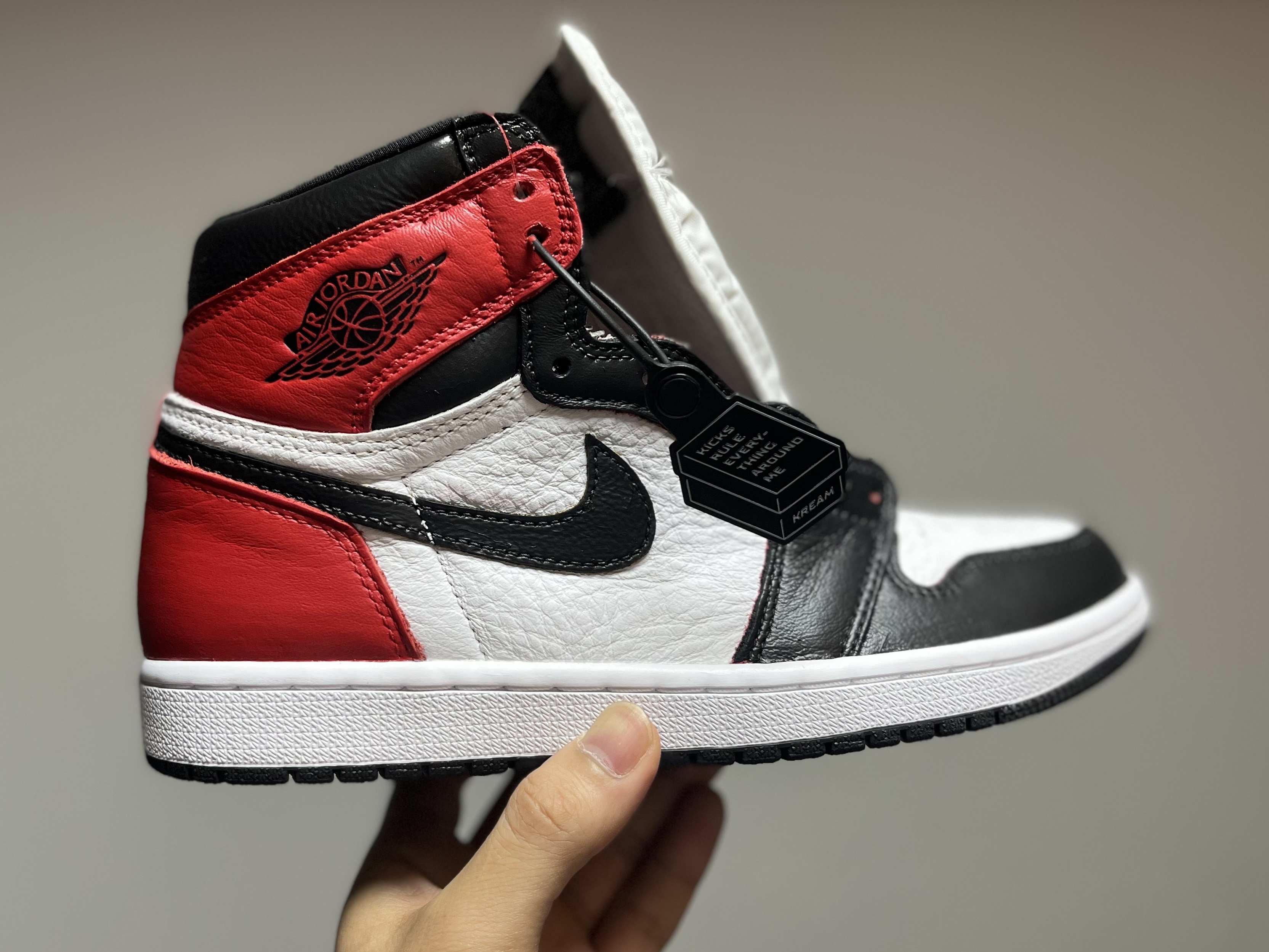 Jordan 1 Retro High OG Light Fusion Red 착용 스타일