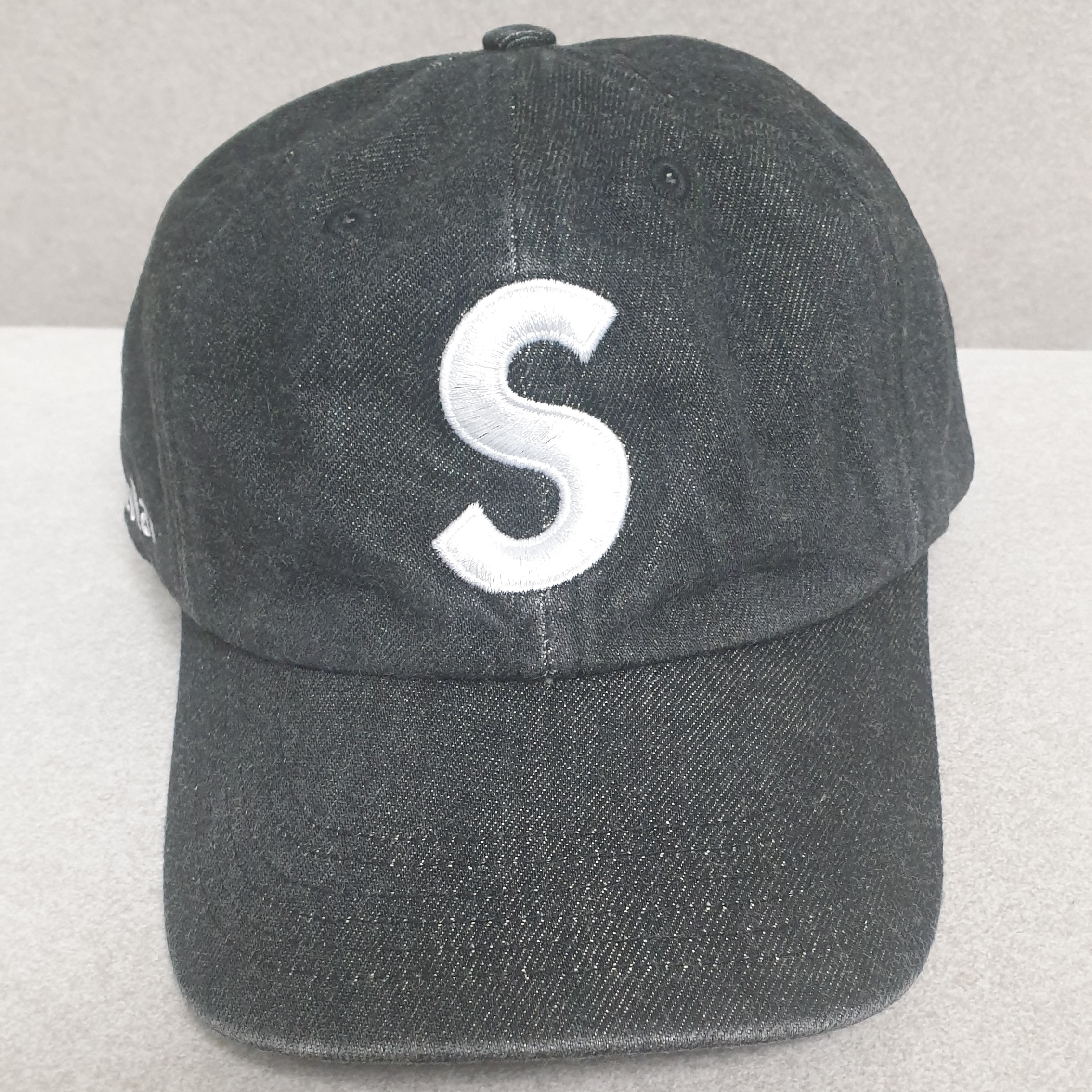 Supreme Kevlar Denim S Logo 6-Panel Black - 22SS 착용 스타일