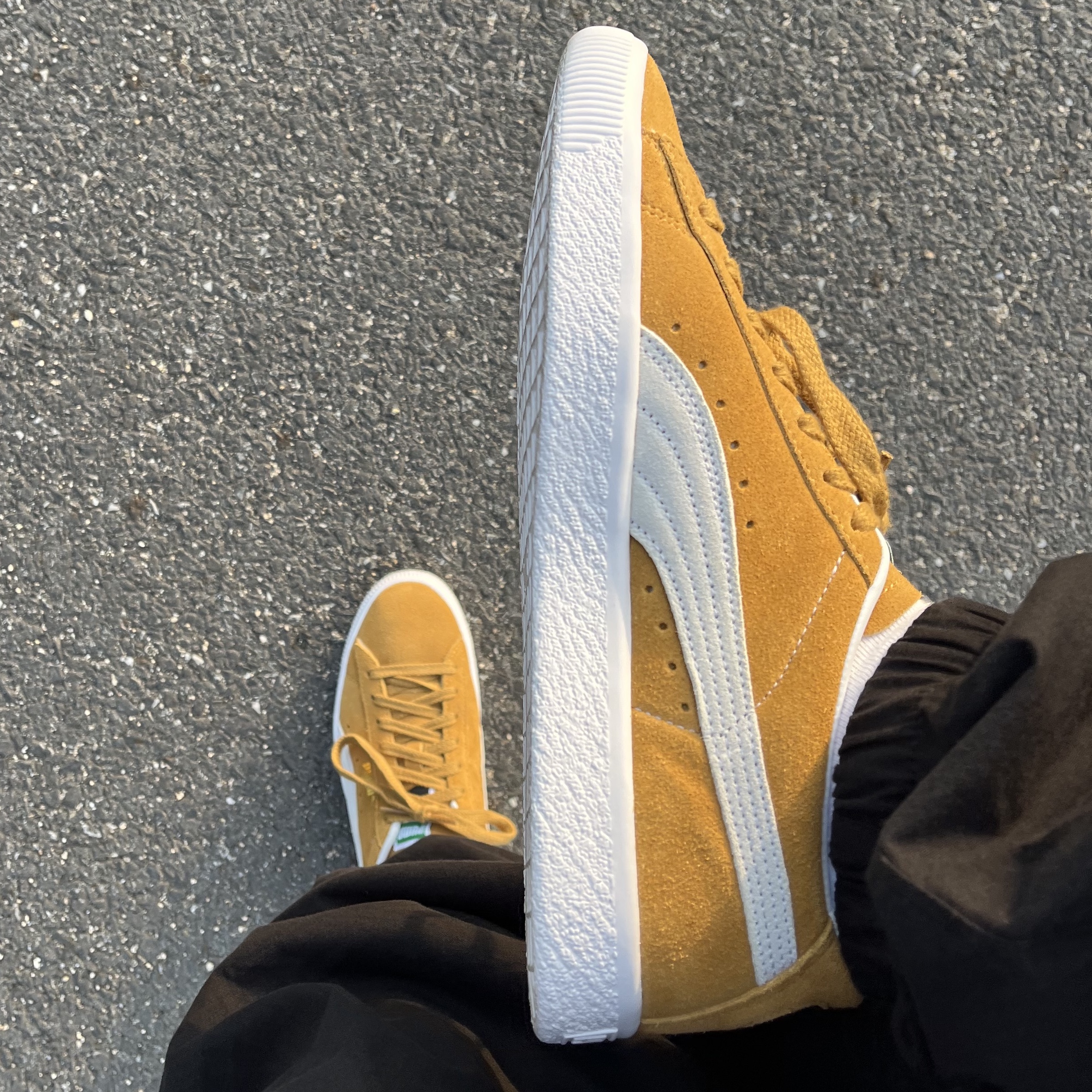 Puma Suede VTG Honey Mustard 착용 스타일 - 5