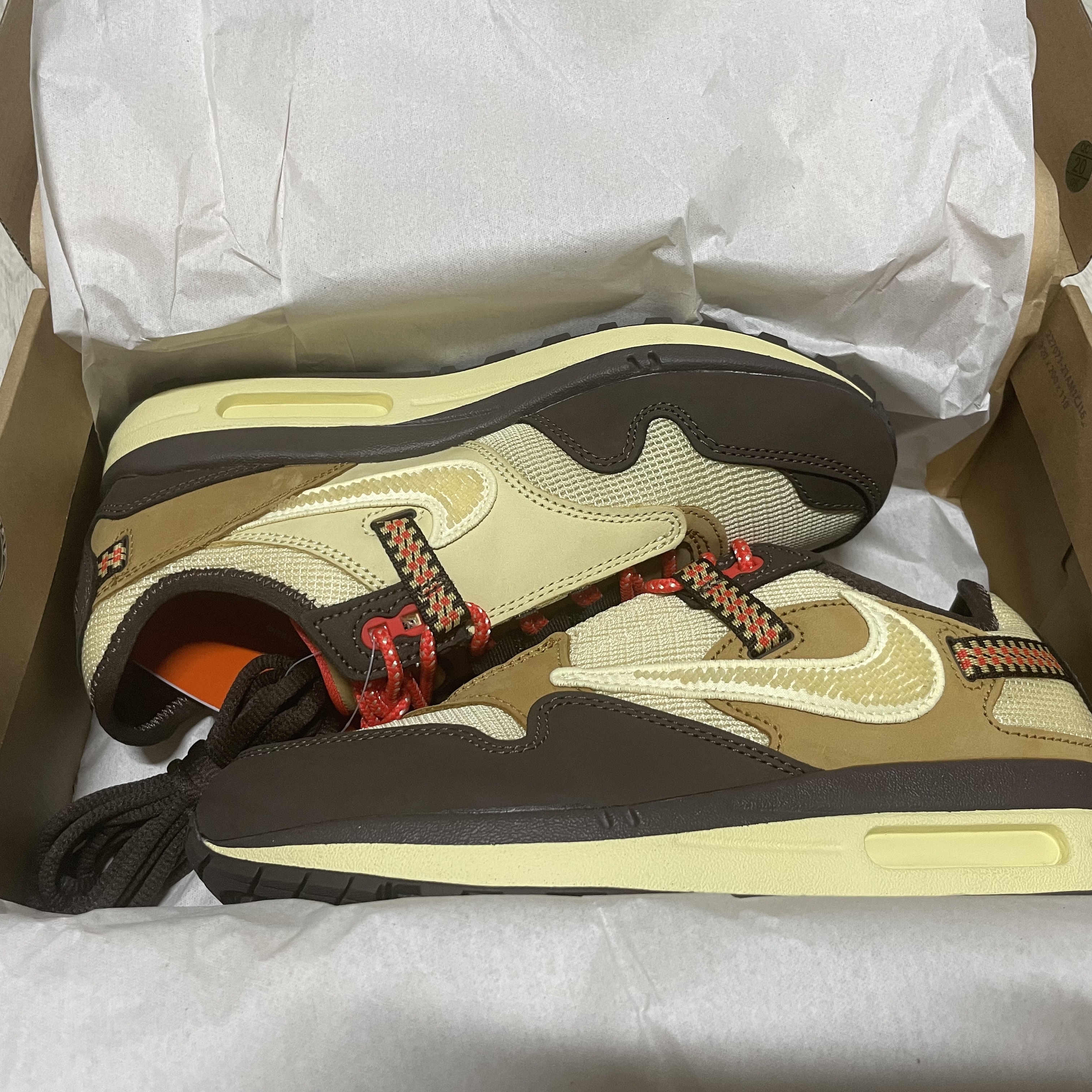 Nike x Travis Scott Air Max 1 Cact.us Brown 착용 스타일 - 2