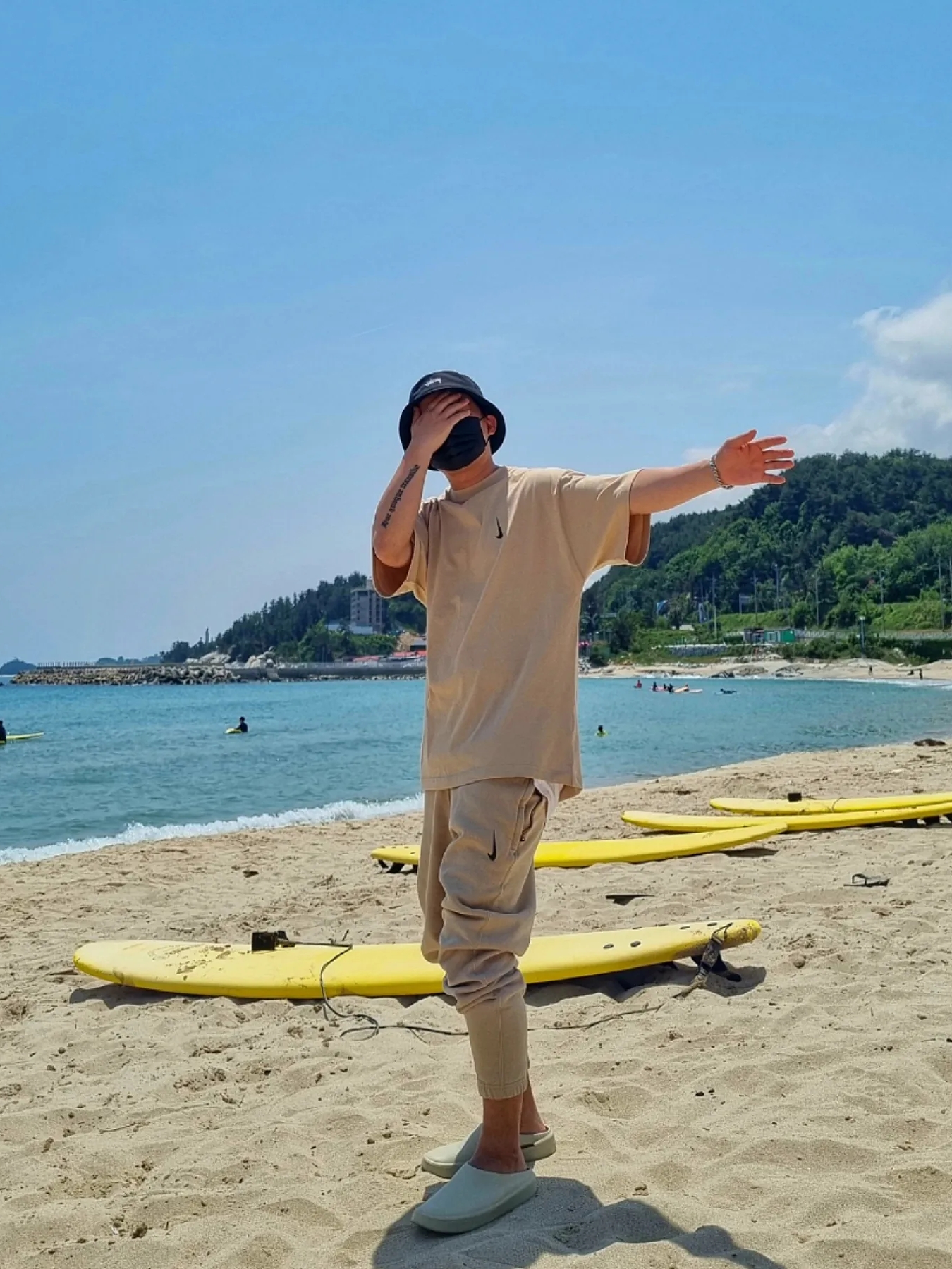 Nike x Billie Eilish NRG T-Shirt Mushroom - US/EU, Nike x Billie Eilish NRG Fleece Pants Mushroom - Asia 착용 스타일