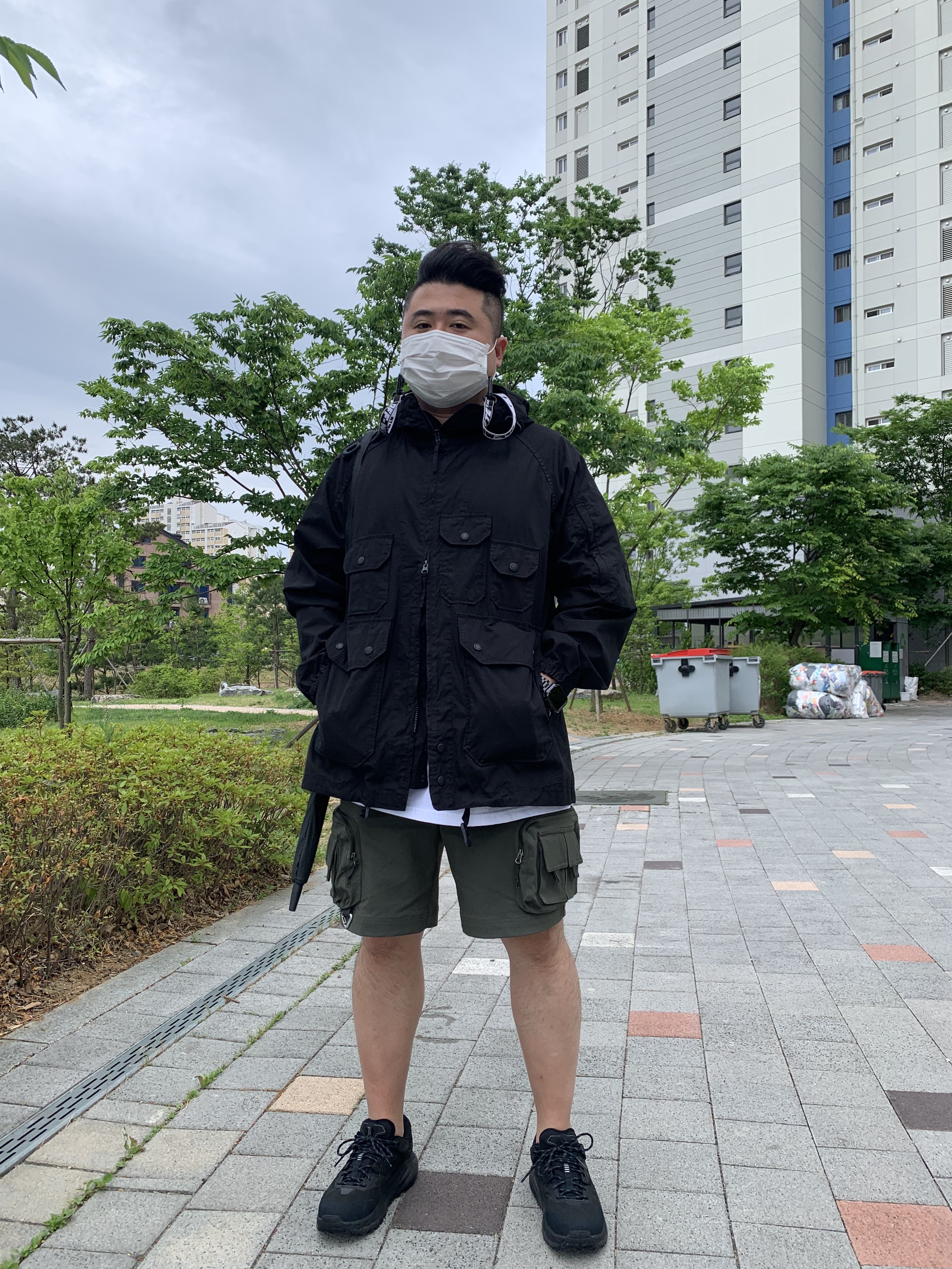 Nike ACG Cargo Shorts Sequoia - US/EU, Hoka Kaha Low Gore-Tex Black Charcoal Gray 착용 스타일