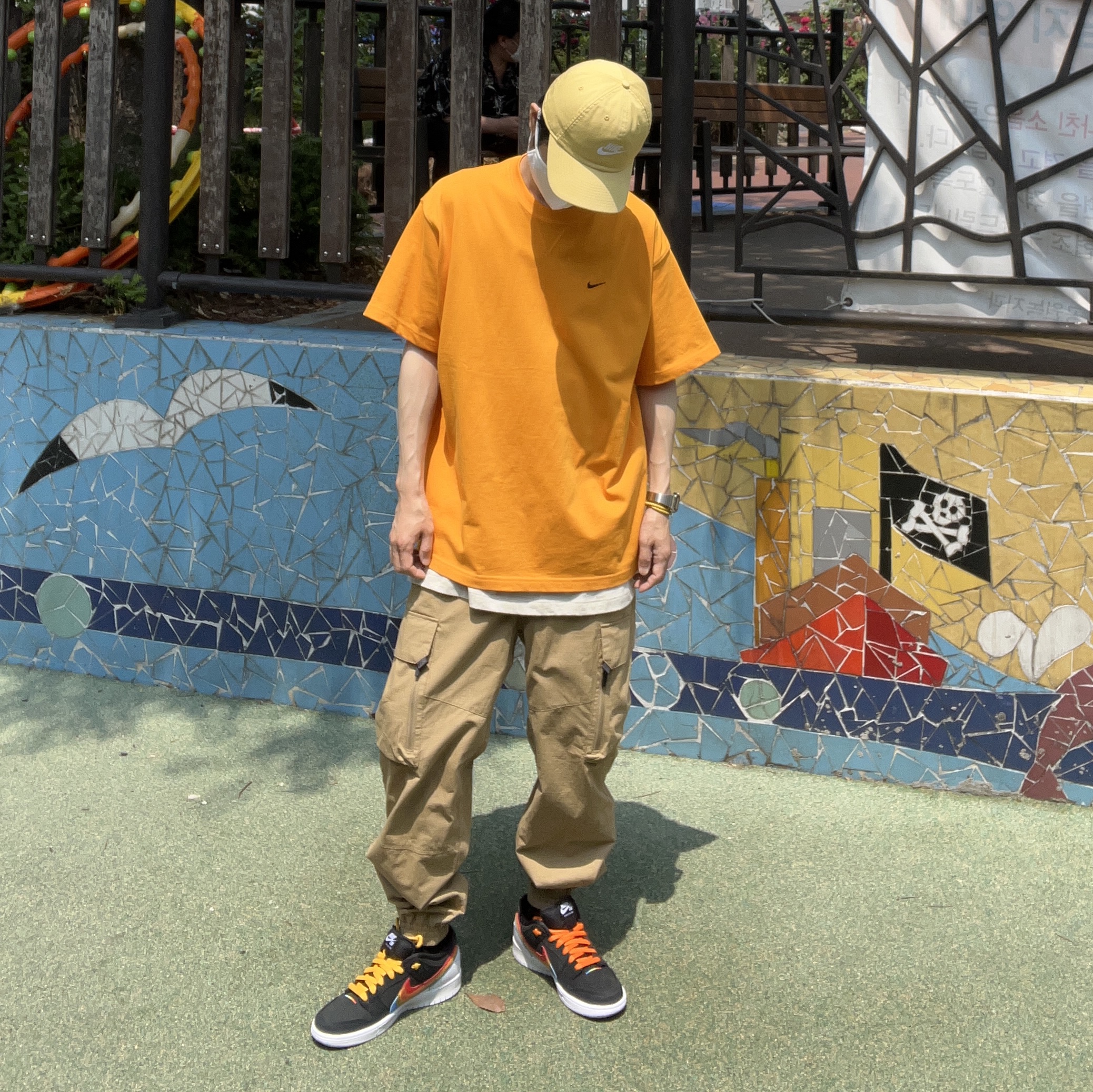 Nike x Polaroid SB Dunk Low Pro QS Black, Nike x Kim Jones Oversized T-Shirt Circuit Orange - US/EU 착용 스타일