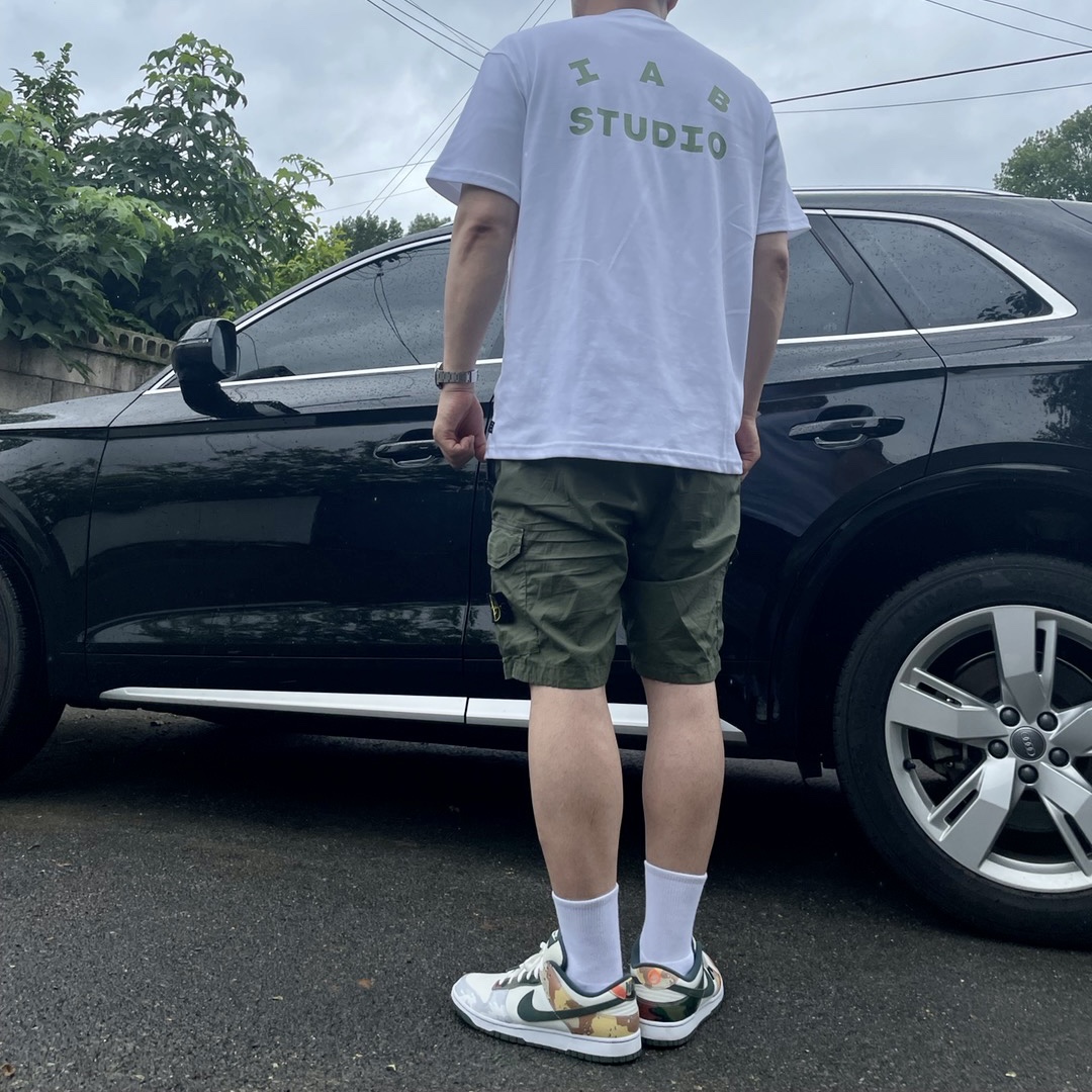 Nike Dunk Low SE Sail Multi Camo, IAB Studio T-Shirt White Light Green 착용 스타일