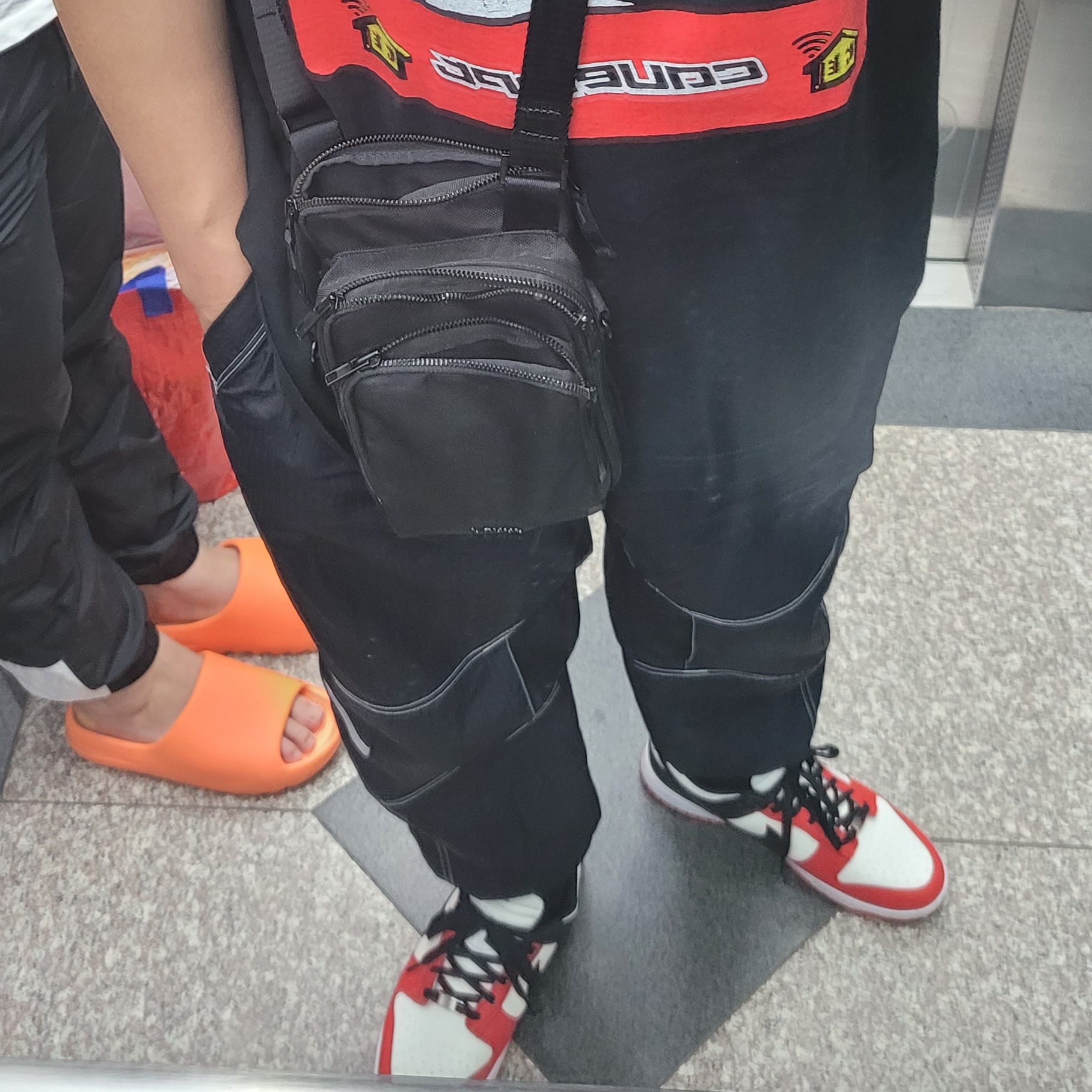 Nike x NBA Dunk Low Retro EMB Black and Chile Red 착용 스타일