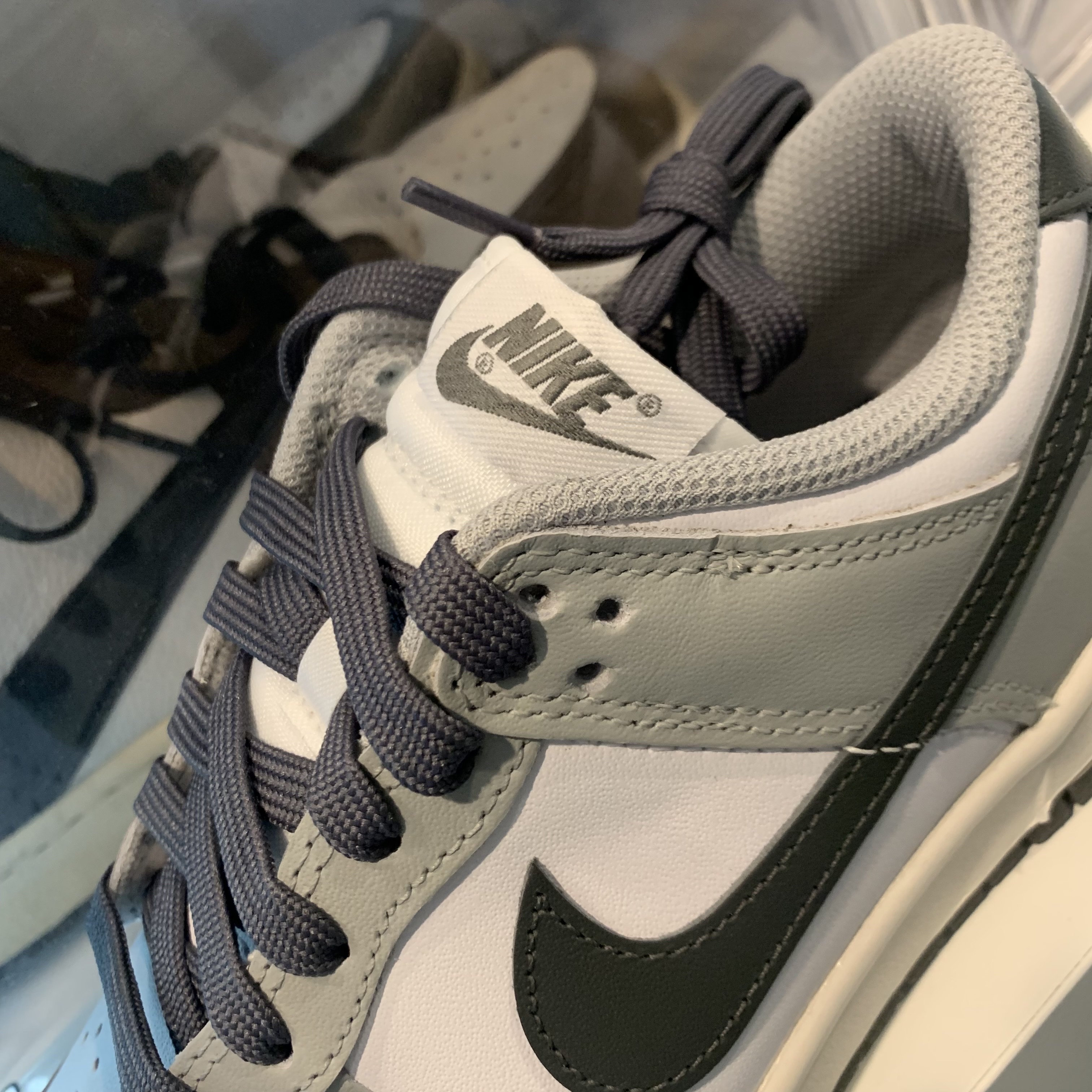 (W) Nike Dunk Low Light Smoke Grey 착용 스타일 - 1