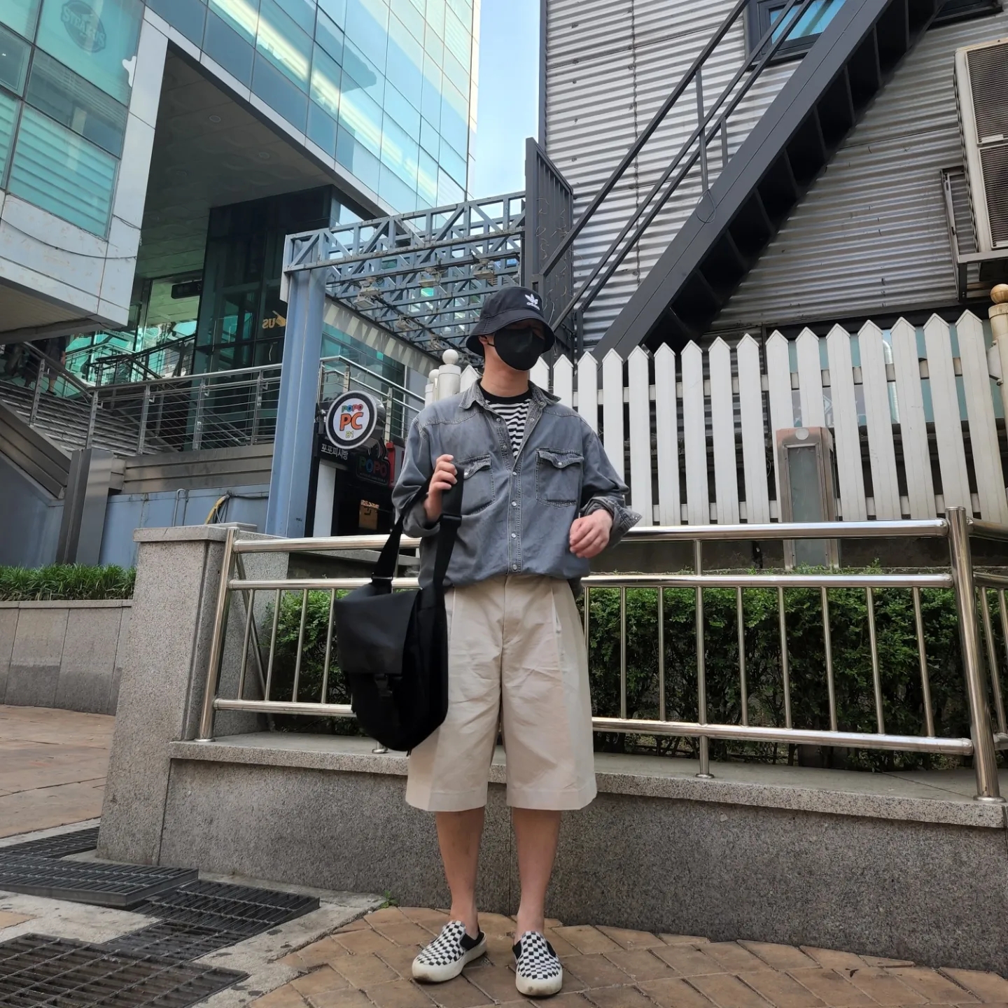 Vans Checkerboard Comfycush One Black 착용 스타일 - 3