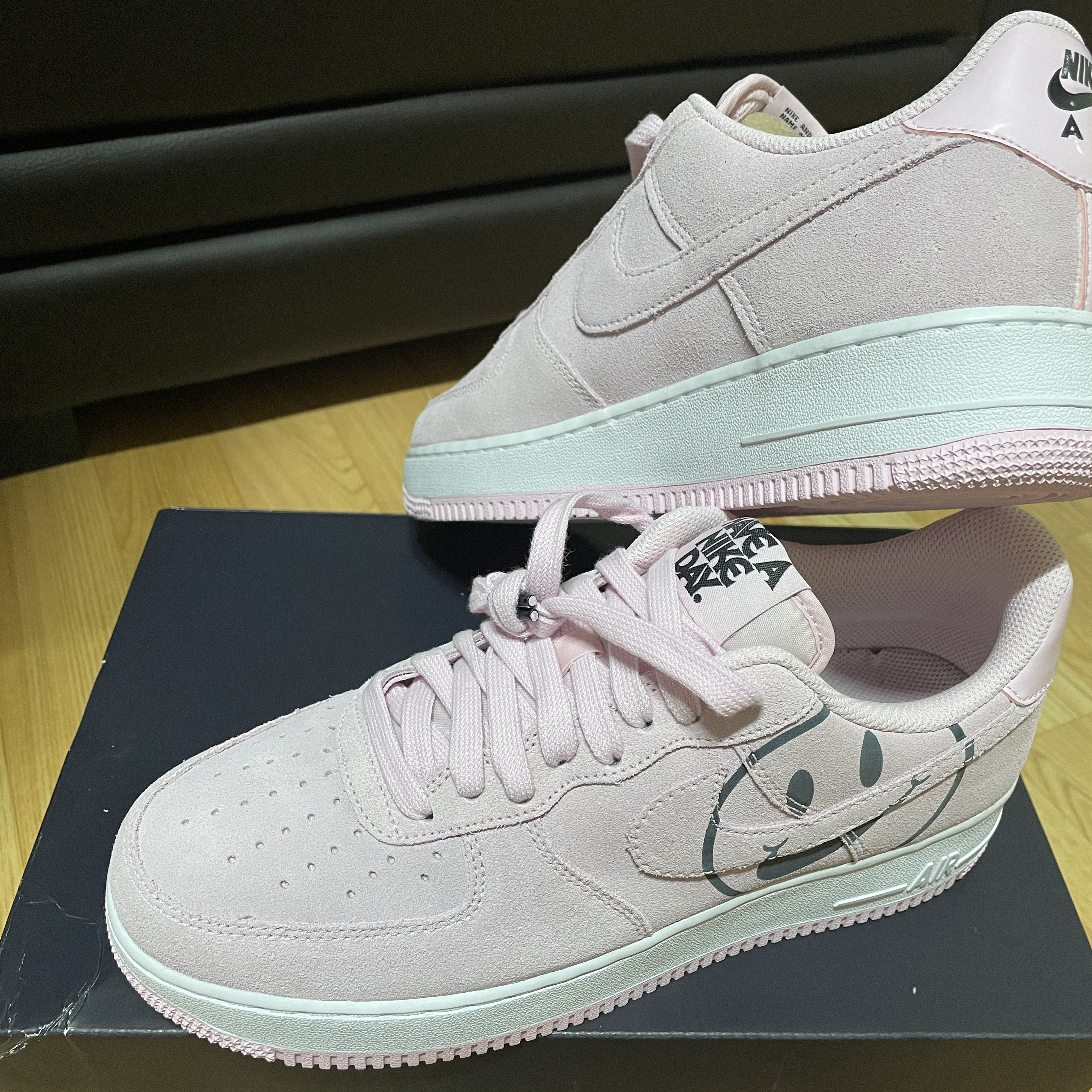 Nike Air Force 1 '07 LV8 Have a Nike Day Pink 착용 스타일 - 1