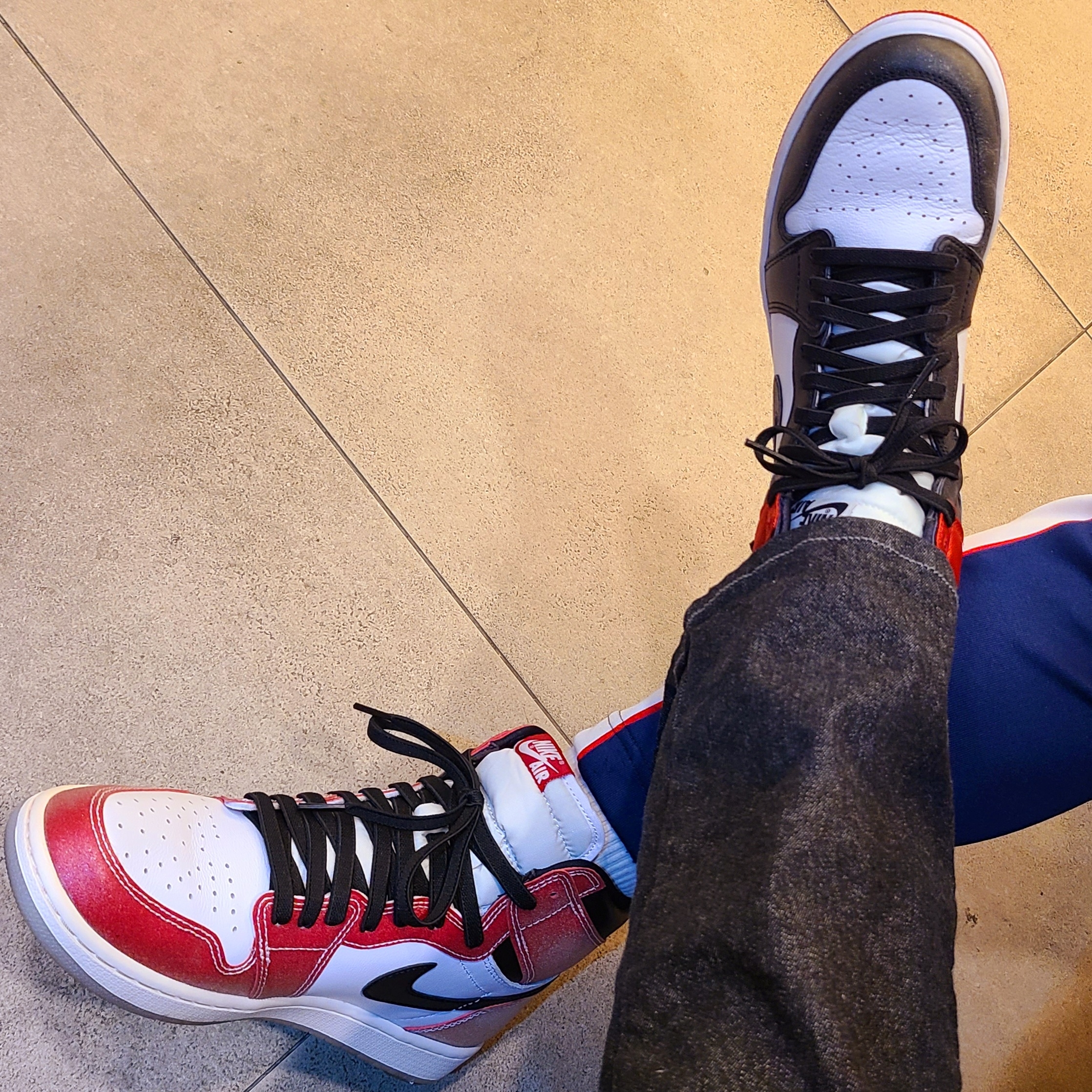 Jordan 1 x Trophy Room Retro High OG SP Chicago, (W) Jordan 1 Retro High Satin Black Toe 착용 스타일 - 2