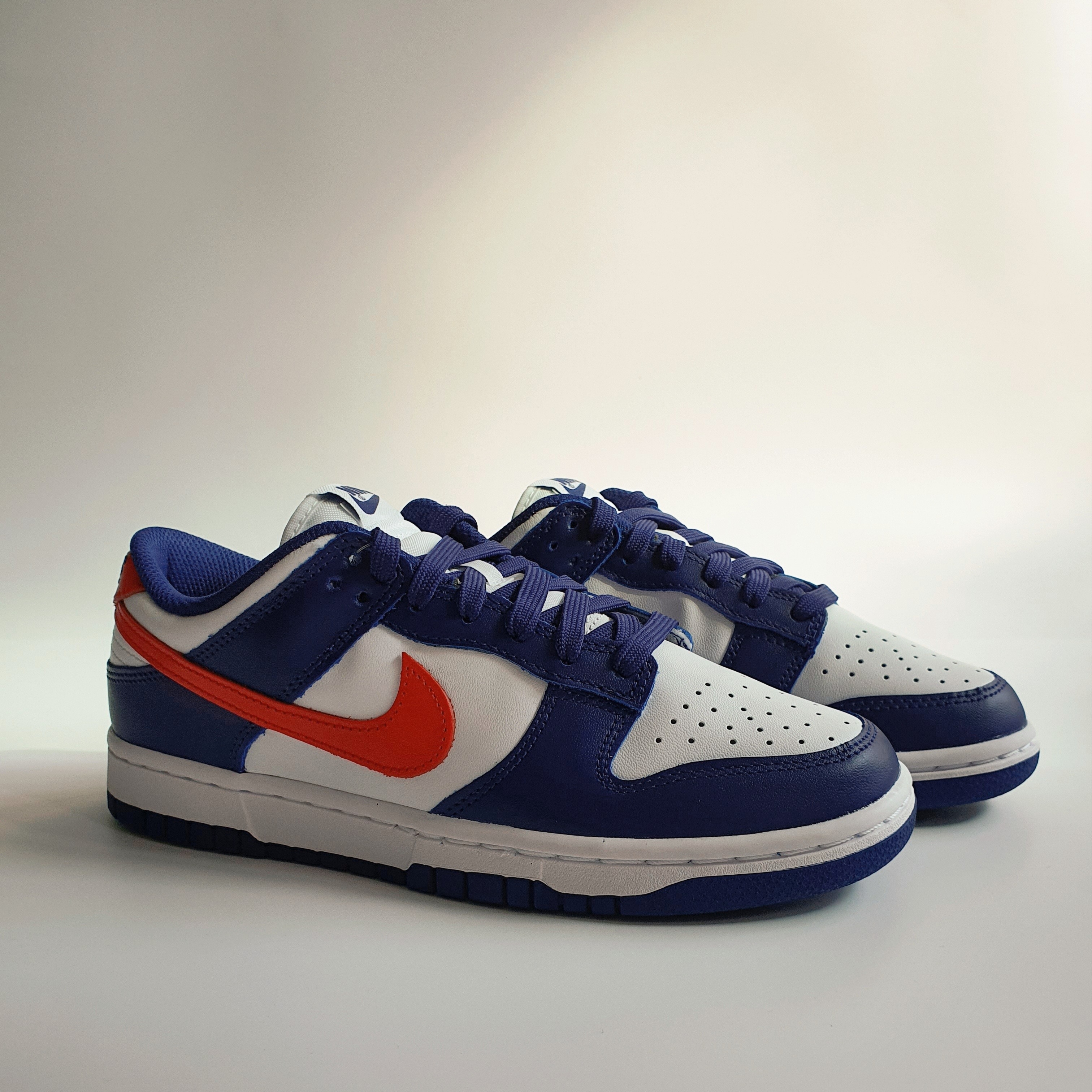 (W) Nike Dunk Low White and University Red 착용 스타일