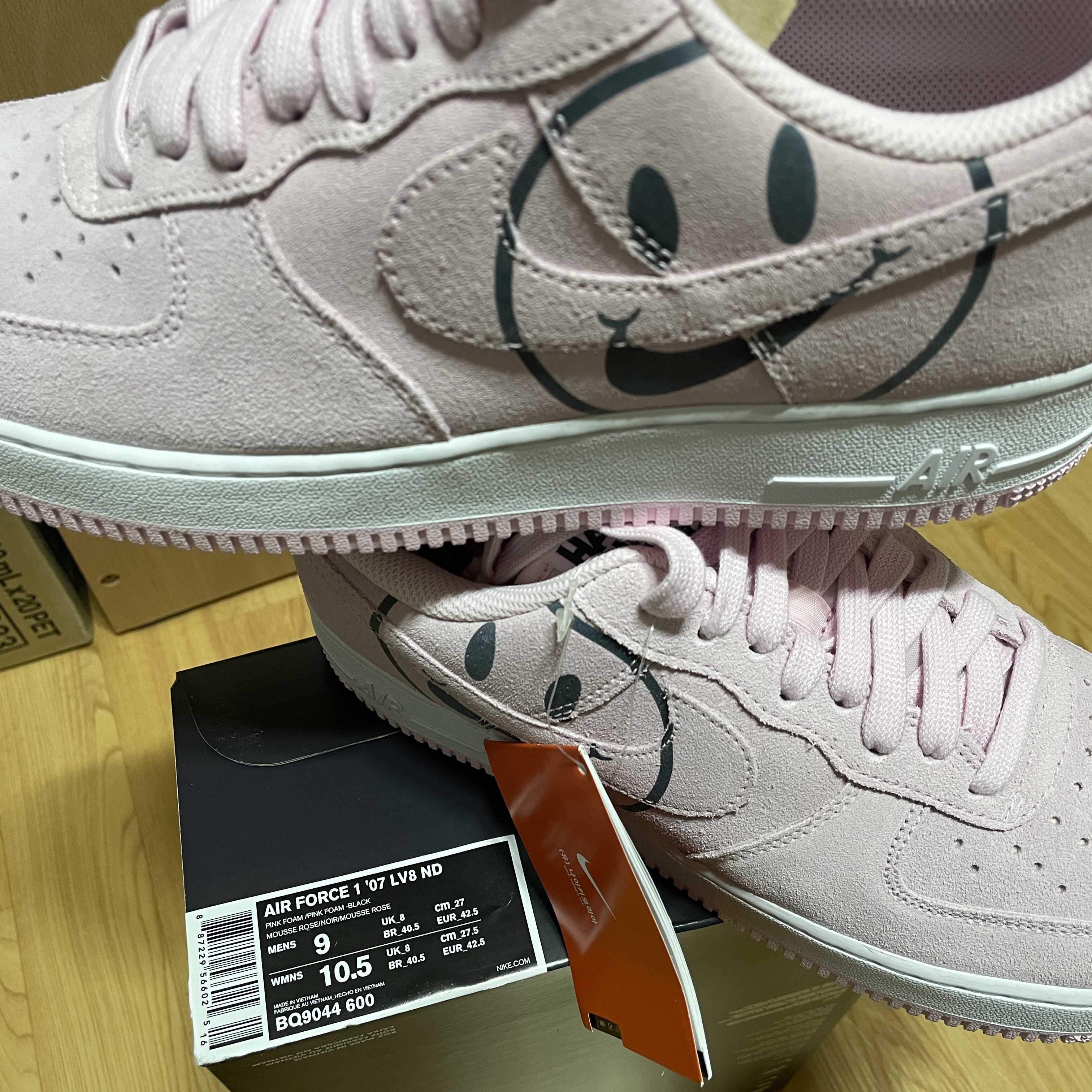 Nike Air Force 1 '07 LV8 Have a Nike Day Pink 착용 스타일 - 2