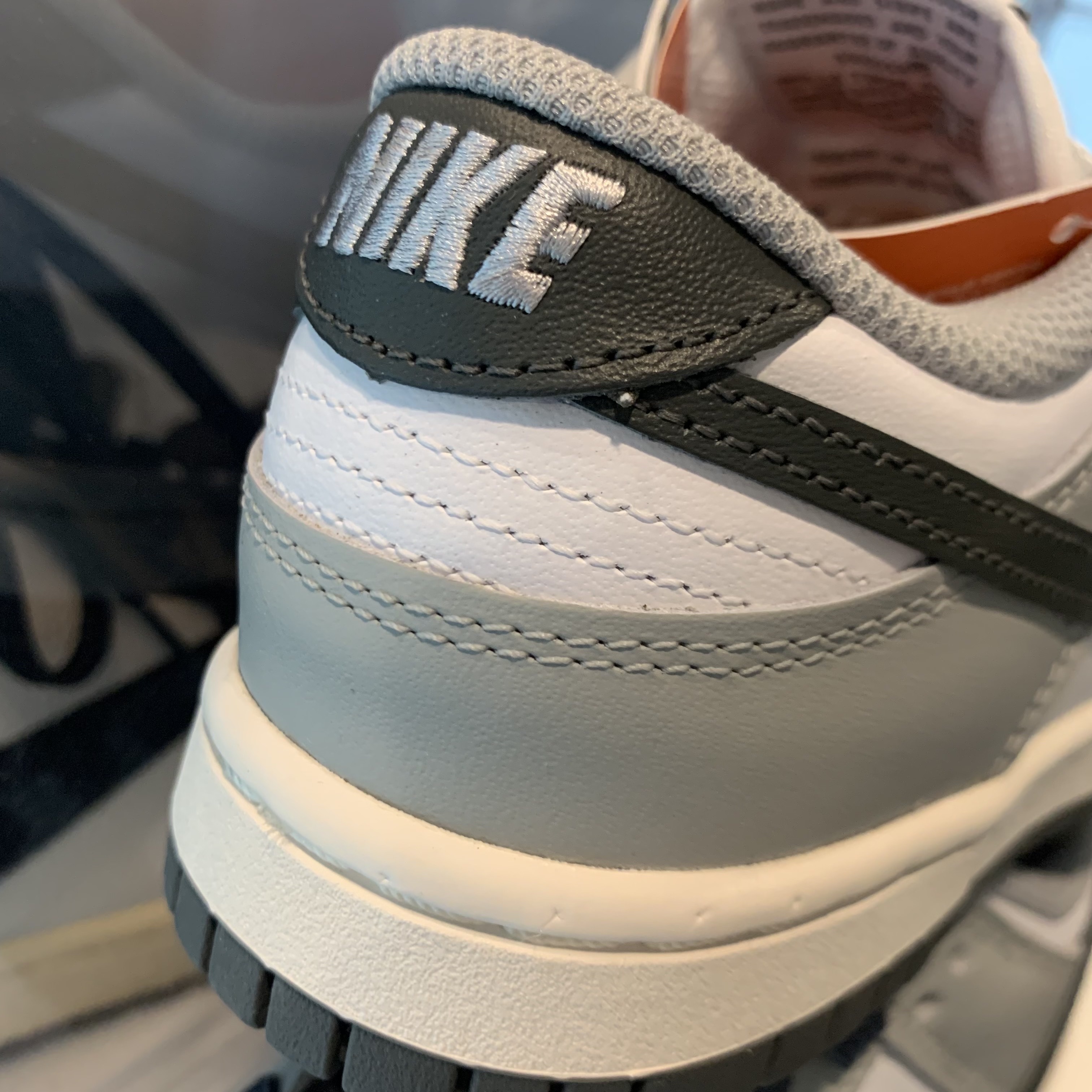 (W) Nike Dunk Low Light Smoke Grey 착용 스타일 - 3