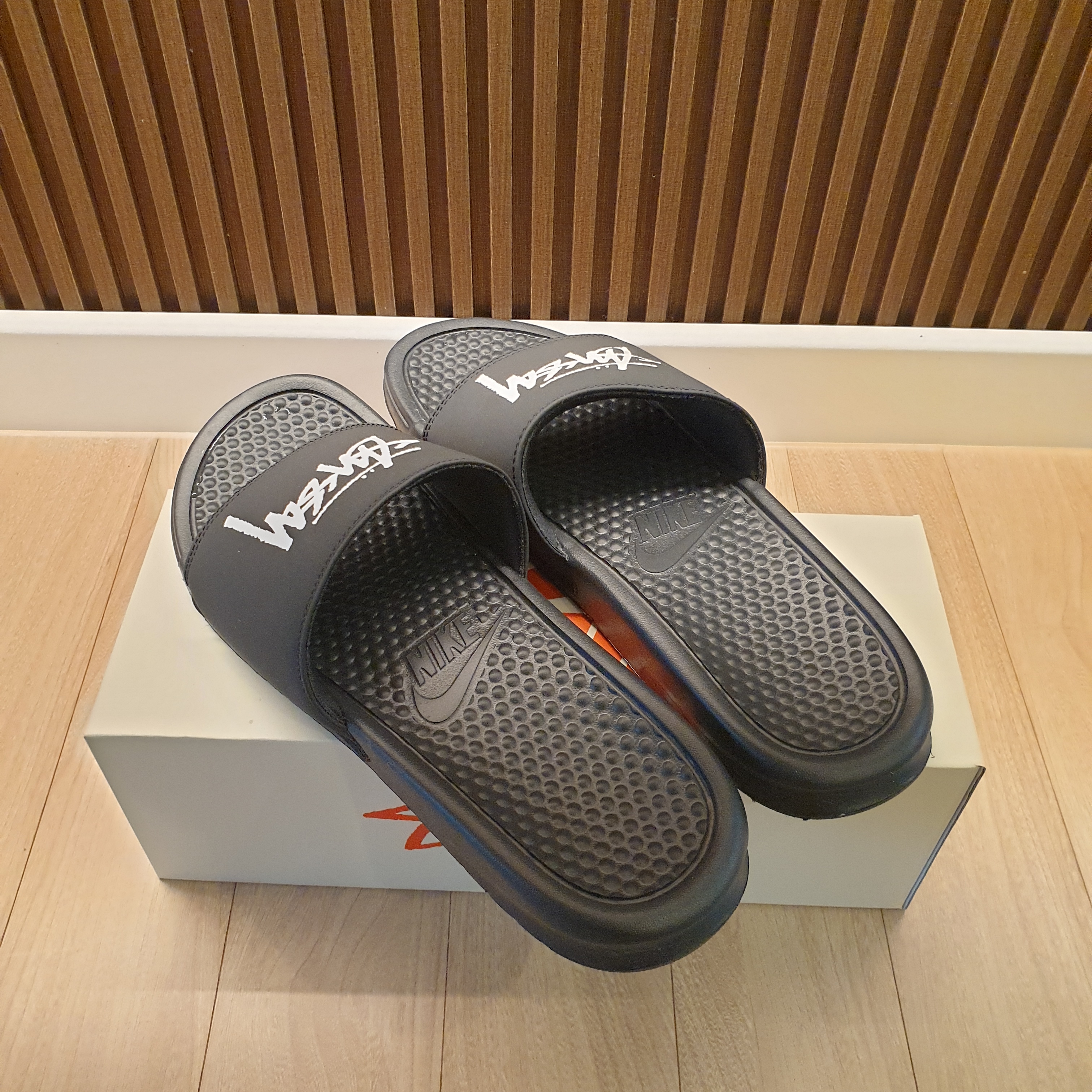 Nike x Stussy Benassi Slide Off Noir 착용 스타일 - 2