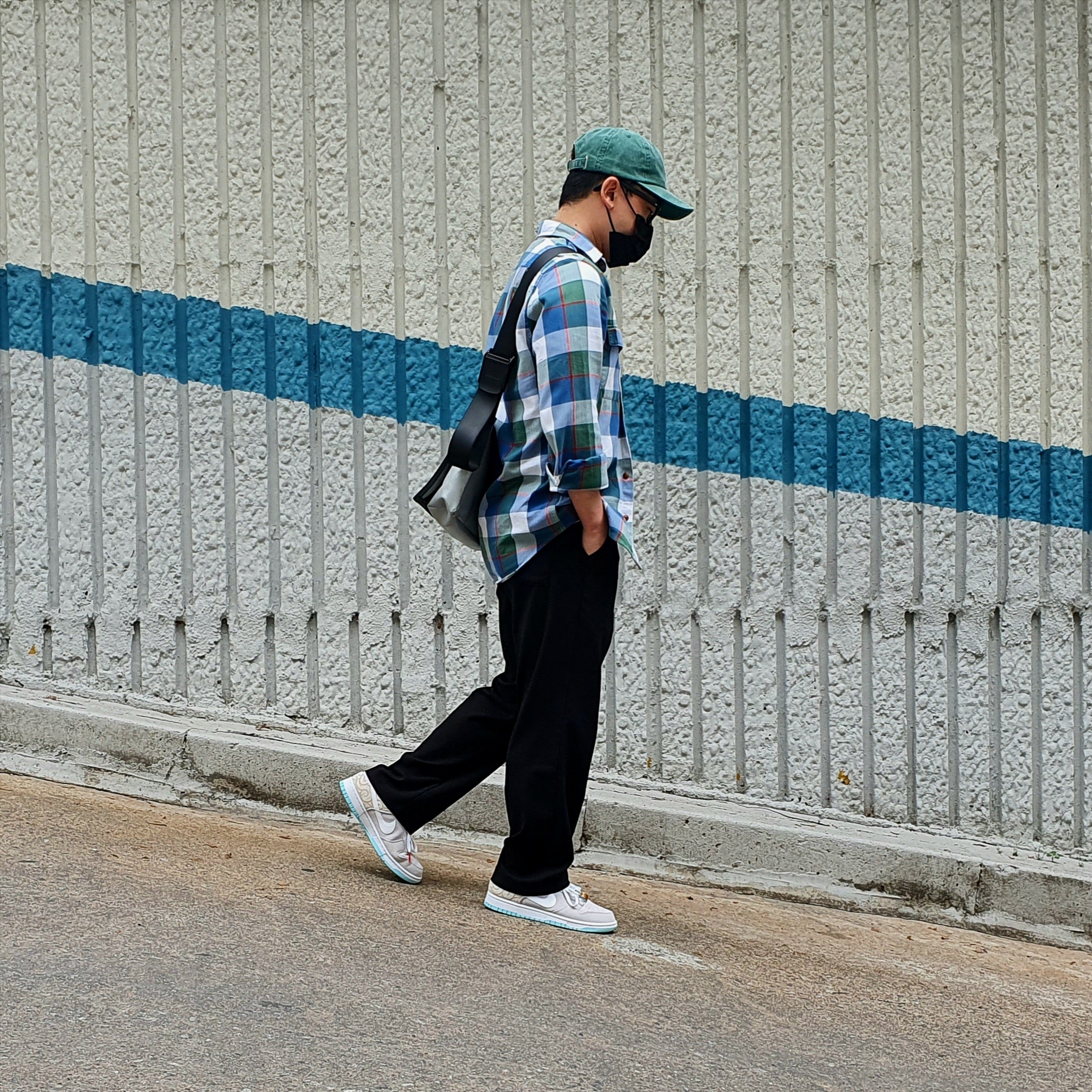 Stussy Washed Stock Low Pro Cap Green, Nike Dunk Low Retro SE Barber Shop Grey 착용 스타일