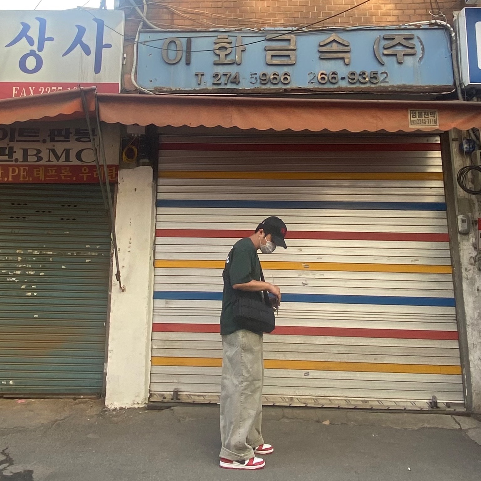 IAB Studio x Yonex T-Shirt Green, Darkr8m Studio x Libilly Cap Black ์ฐฉ์ฉ ์คํ์ผ