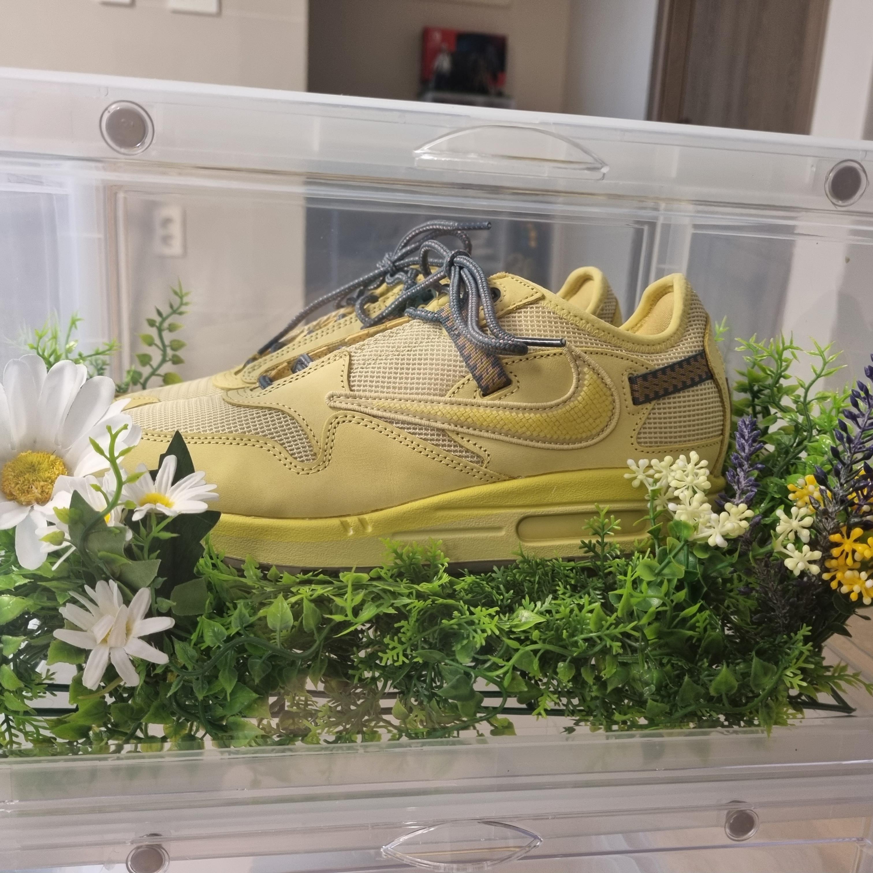 Nike x Travis Scott Air Max 1 Cact.us Gold 착용 스타일
