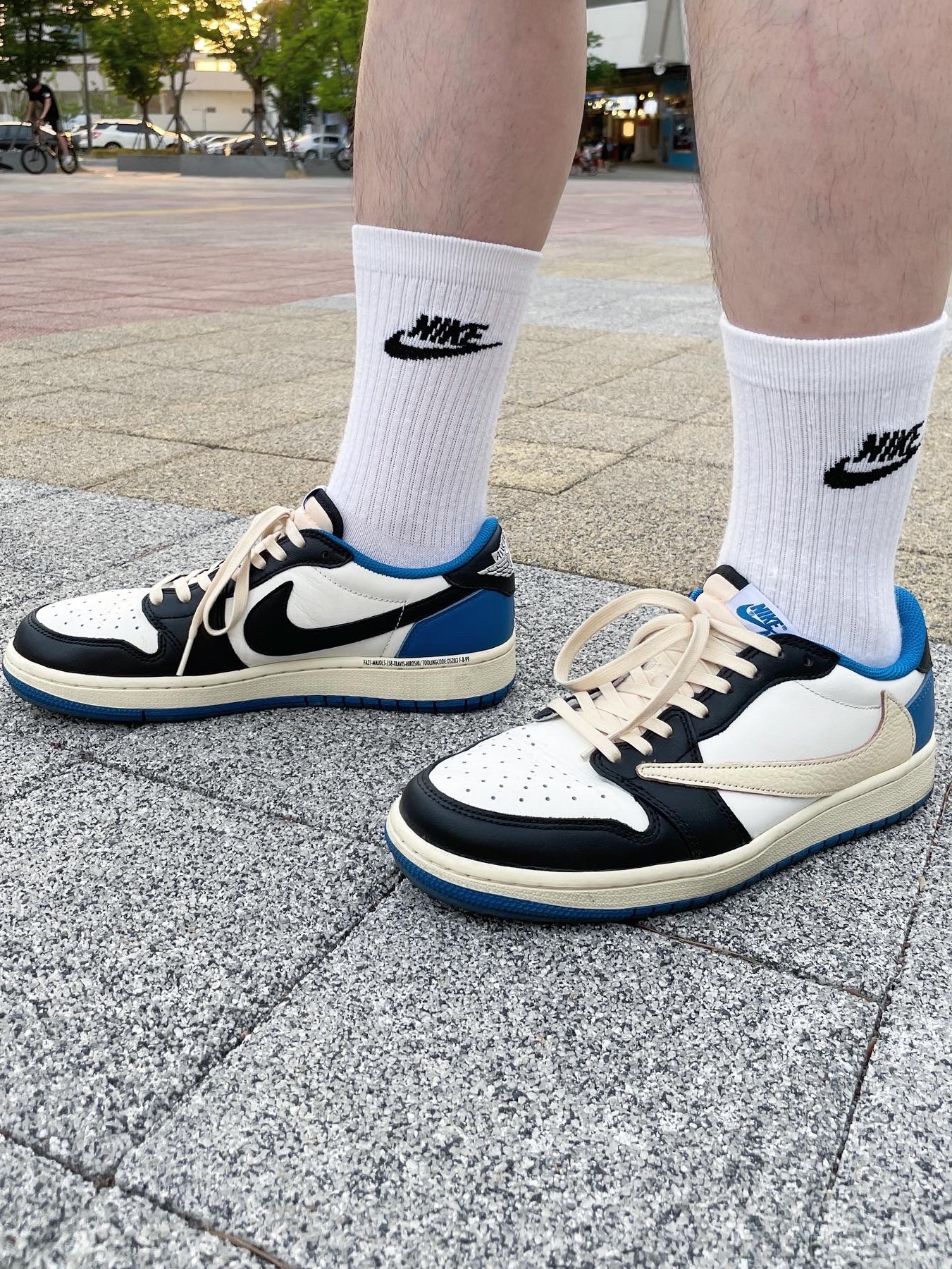 Jordan 1 x Travis Scott x Fragment Retro Low OG SP Military Blue, Stone Island B0943 Nylon Metal Swimming Trunk Black - 22SS 착용 스타일 - 5