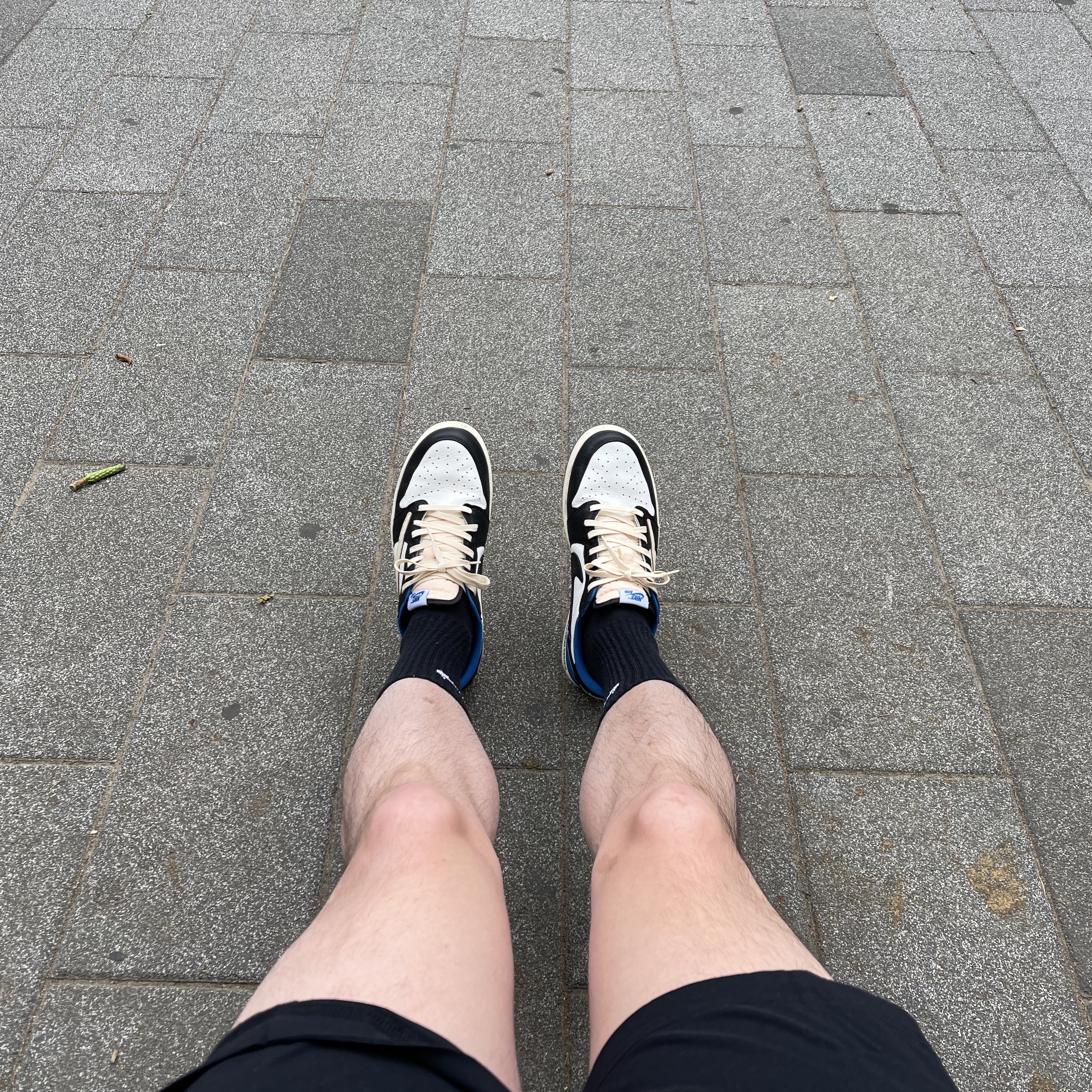 Jordan 1 x Travis Scott x Fragment Retro Low OG SP Military Blue 착용 스타일 - 1
