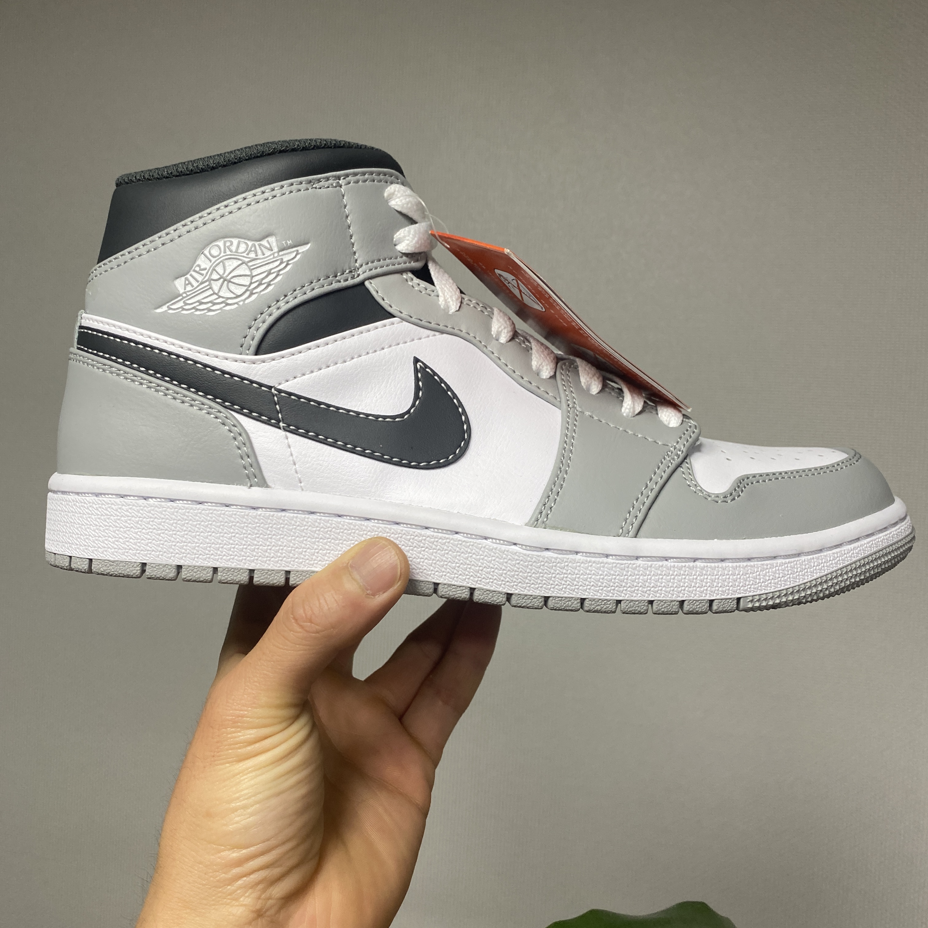 Jordan 1 Mid Light Smoke Grey Anthracite 착용 스타일