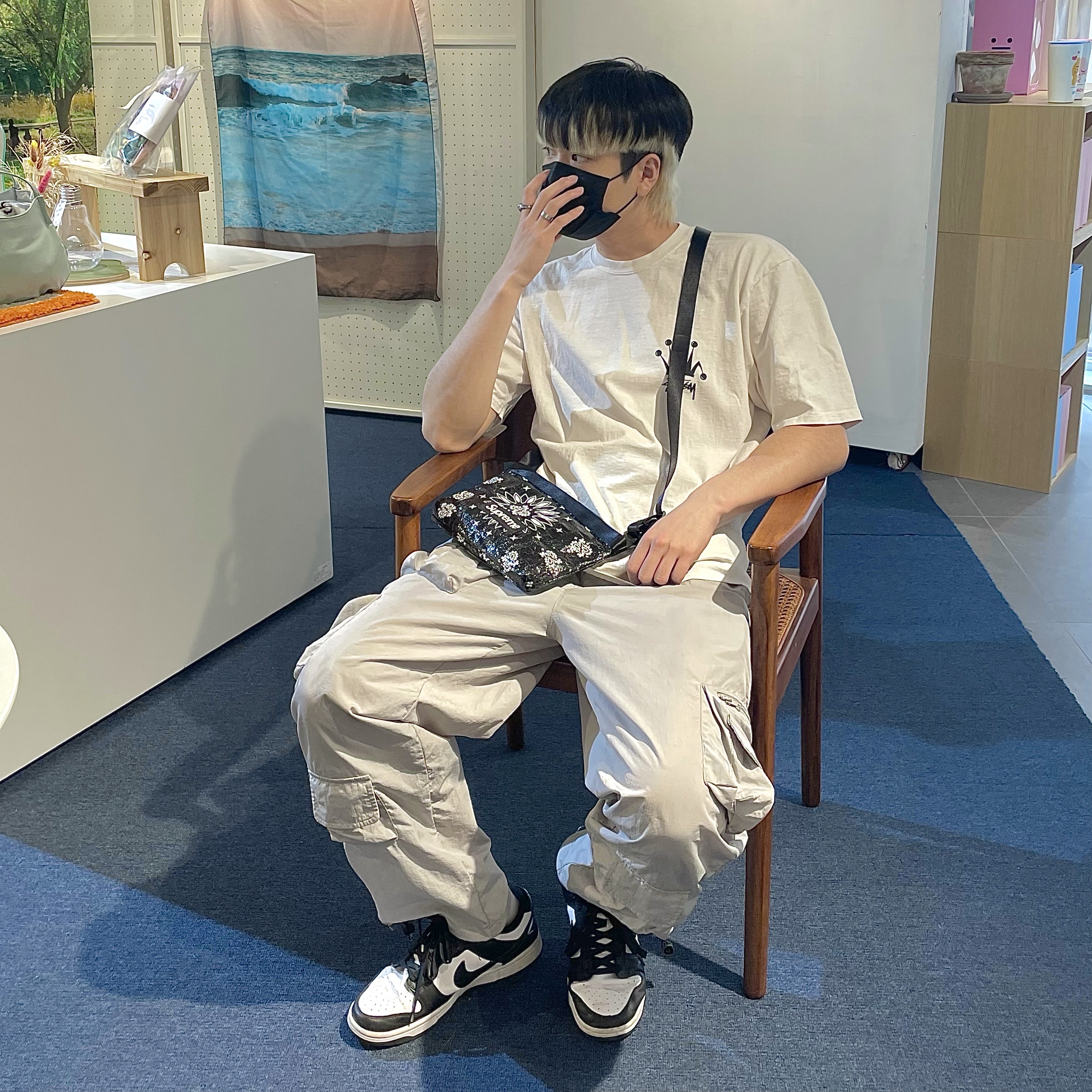 Supreme Bandana Tarp Side Bag Black - 21SS, Nike Dunk Low Retro Black 착용 스타일 - 1