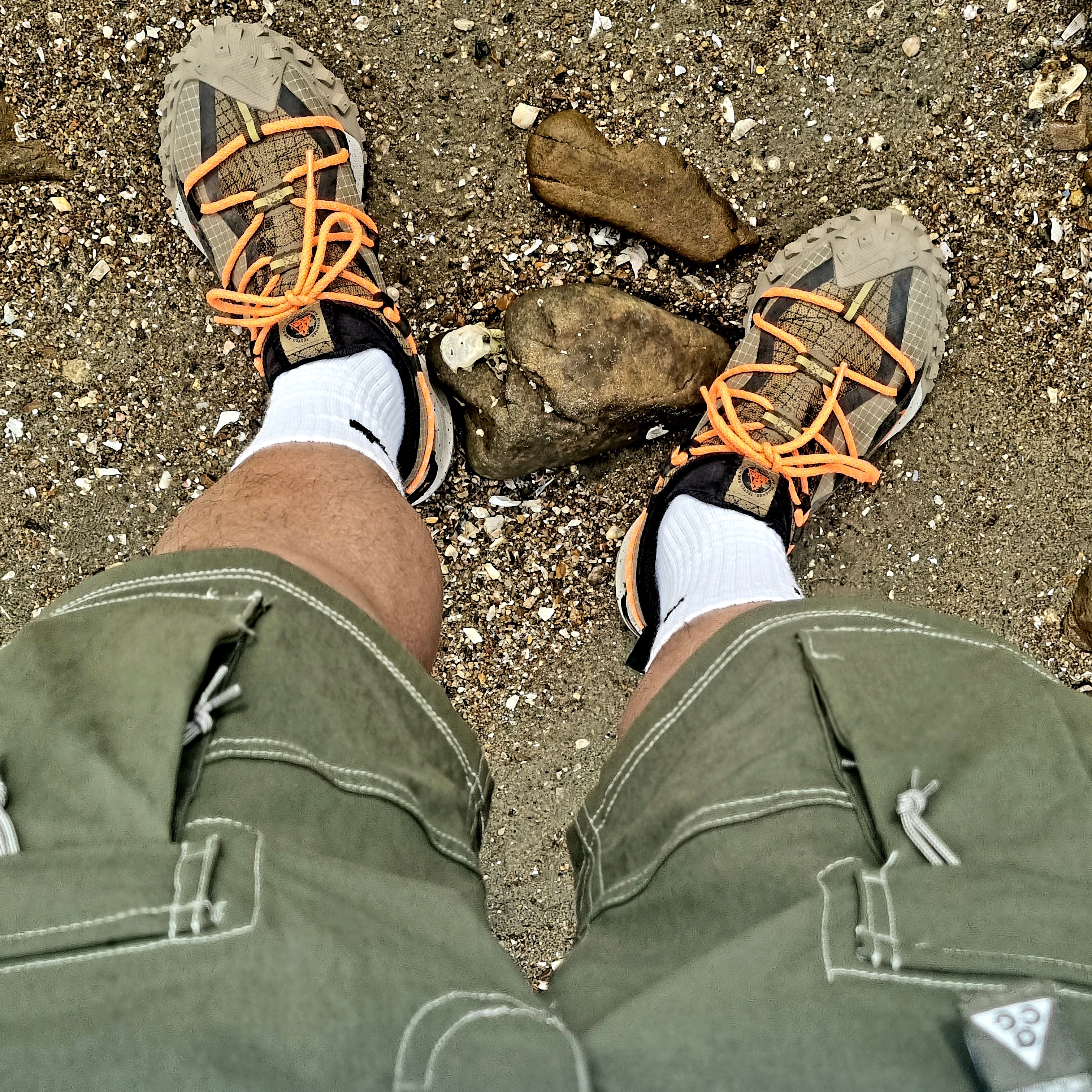Nike ACG Mountain Fly Low Gore-Tex SE Hazel Rush, Nike ACG Smith Summit Cargo Pants Medium Olive - Asia 착용 스타일 - 4