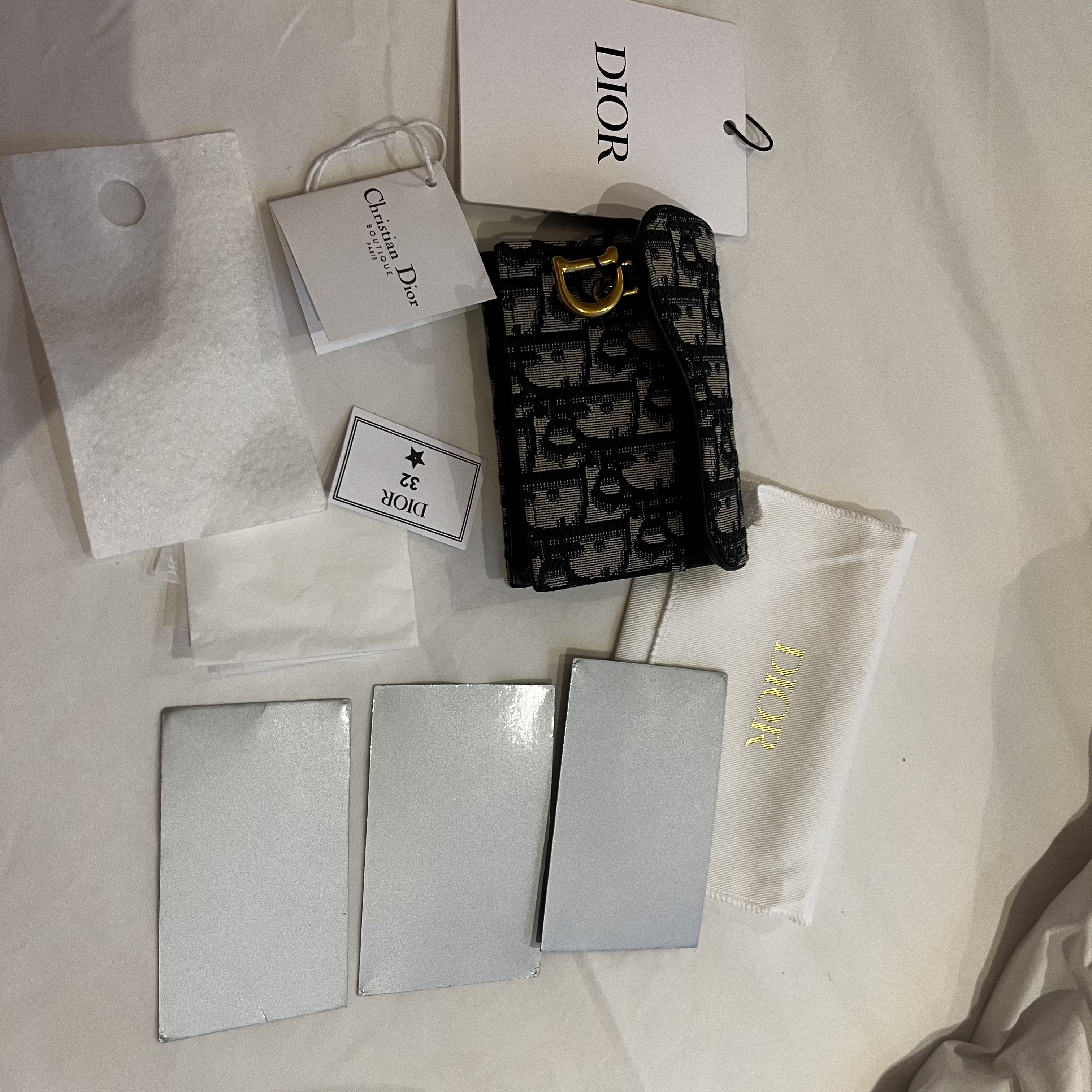 Dior Saddle Flap Card Holder Blue Dior Oblique Jacquard 착용 스타일 - 2
