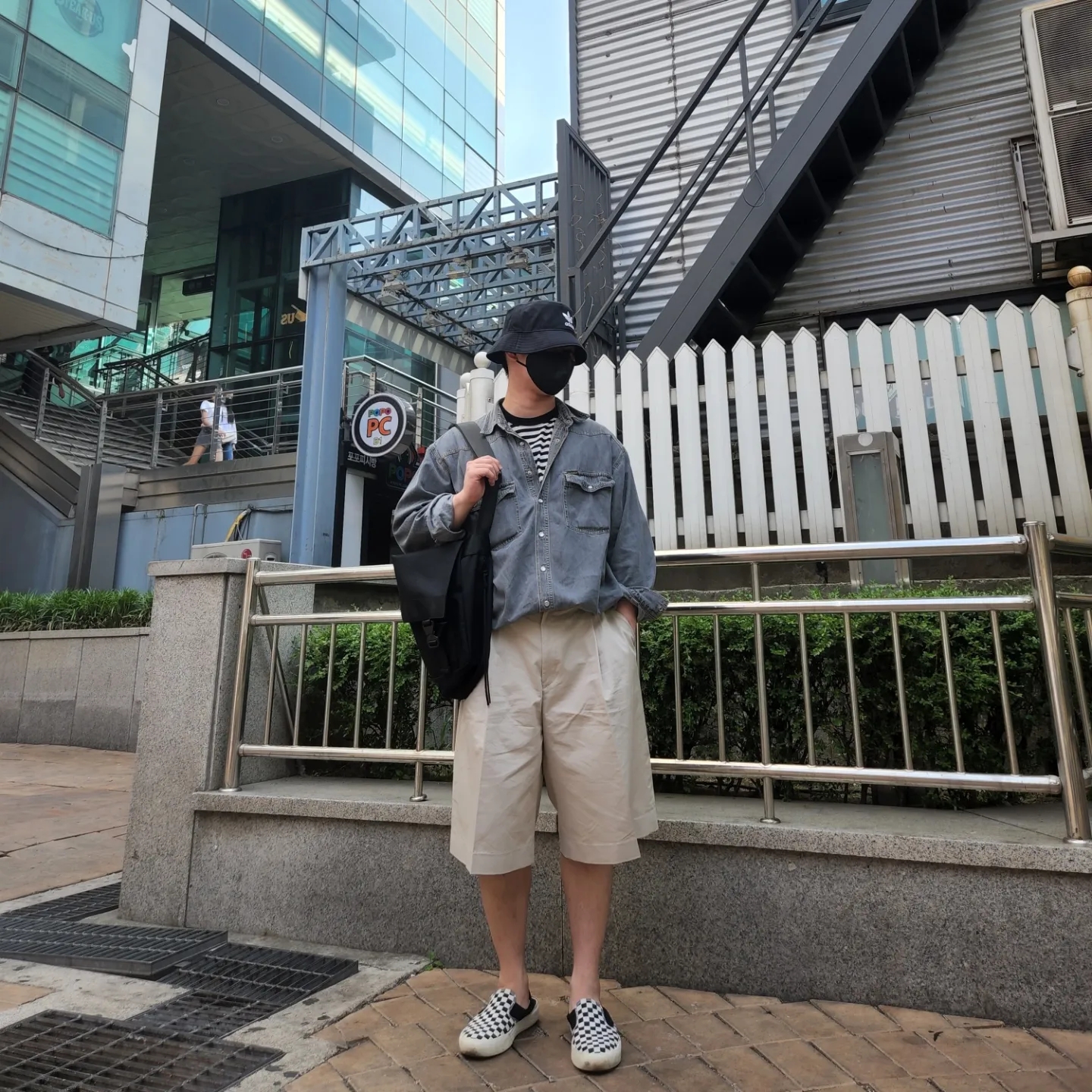 Vans Checkerboard Comfycush One Black 착용 스타일 - 2