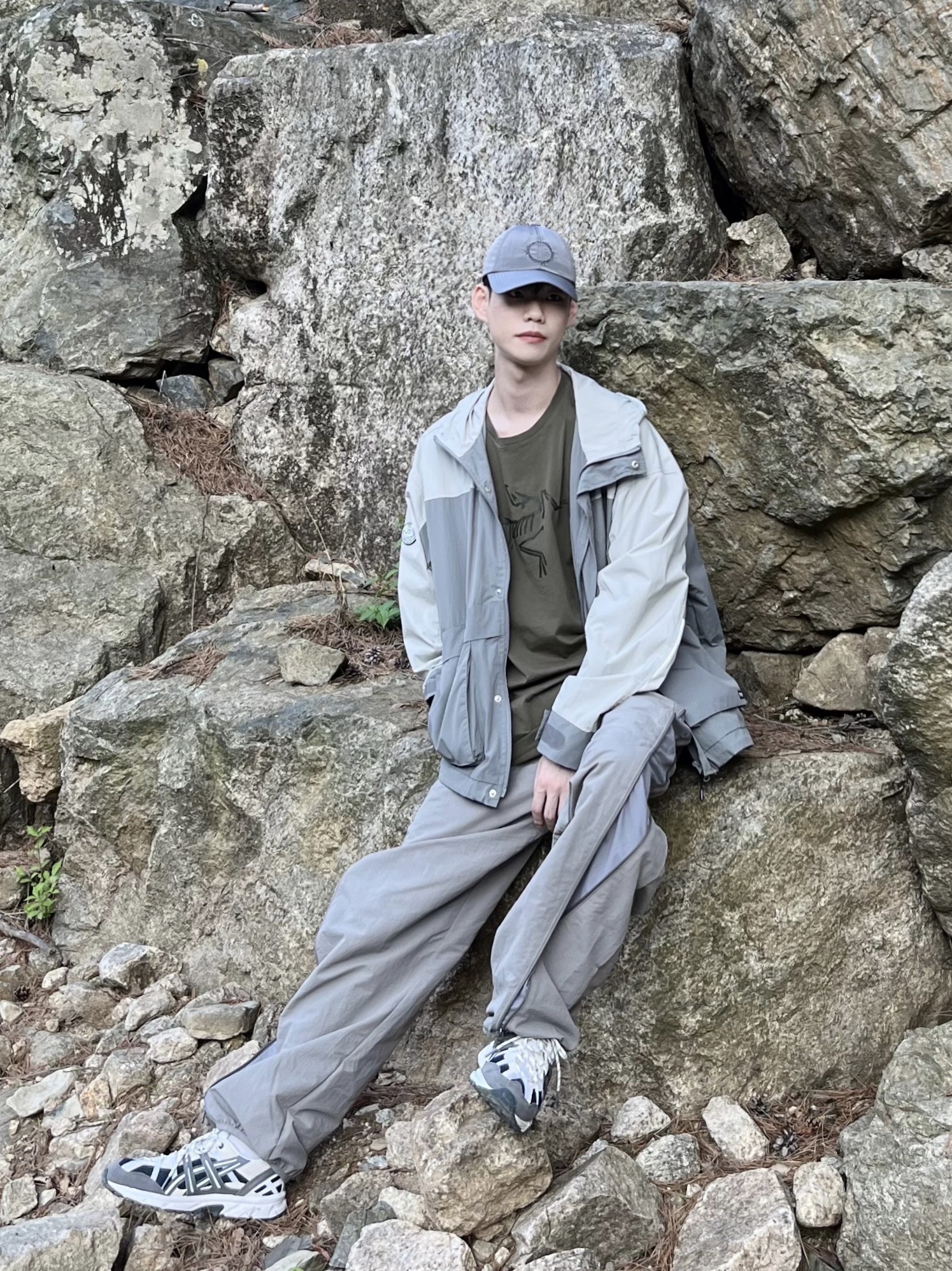 Asics Gel-Sonoma 15-50 French Blue, Sansan Gear Zipper Pants Gray - 22SS 착용 스타일