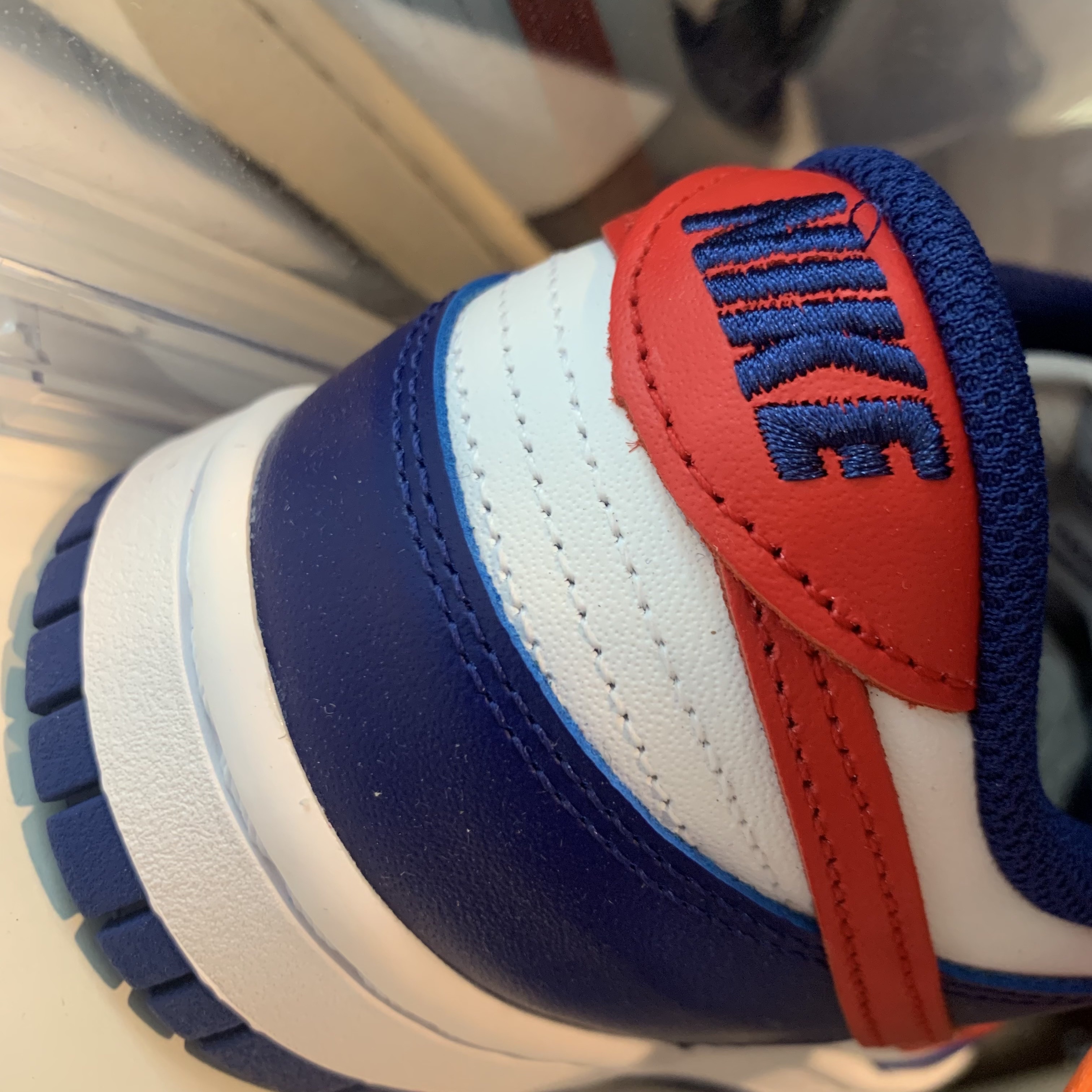 (W) Nike Dunk Low White and University Red 착용 스타일 - 1