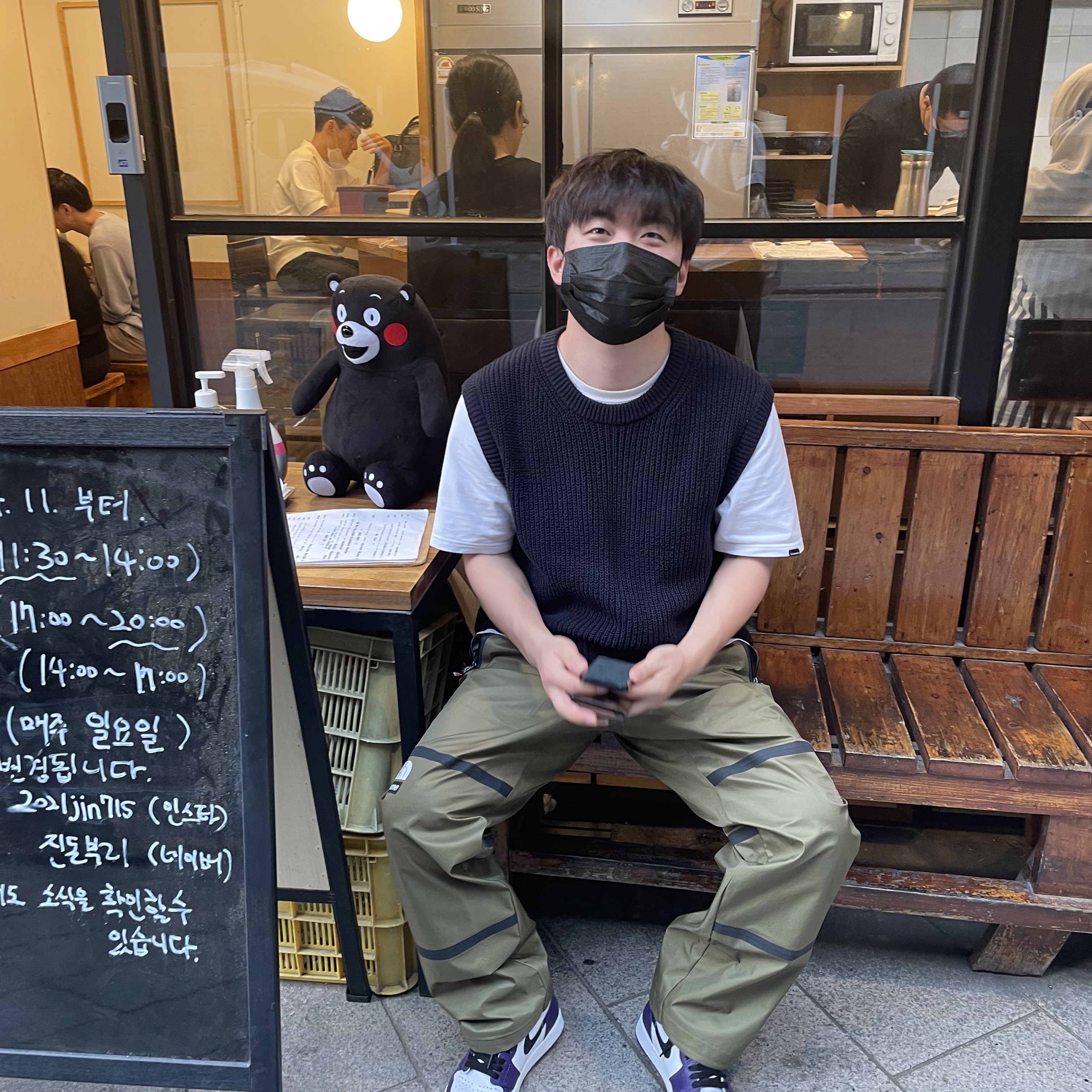 Supreme x The North Face Summit Series Outer Tape Seam Mountain Pants Olive - 21SS, Jordan 1 Retro High OG Court Purple 2020 착용 스타일 - 1