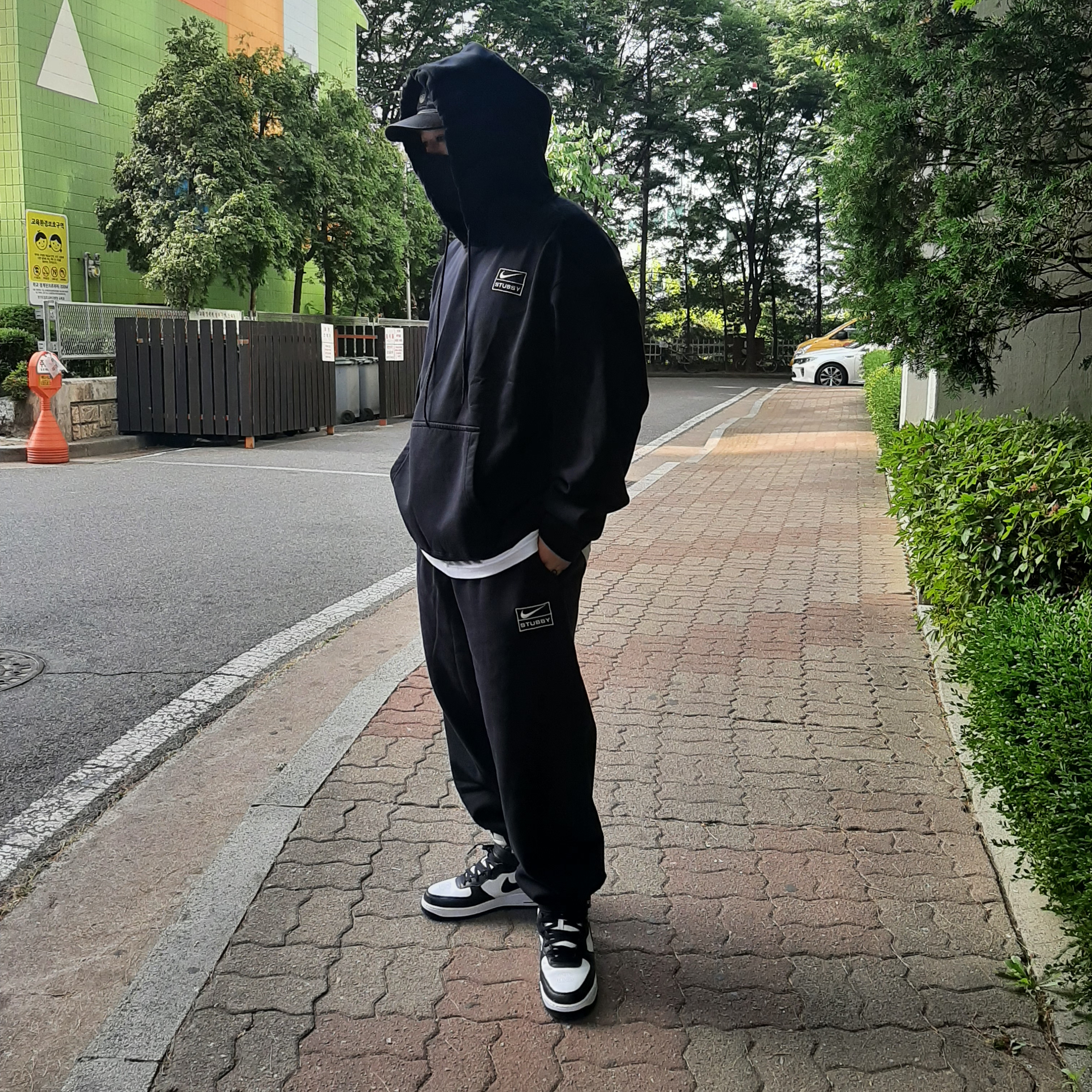 Nike x Stussy NRG RA Washed Pullover Hoodie Black (DN4028-010), Nike x Stussy NRG RA Washed Fleece Pants Black (DN4030-010) 착용 스타일