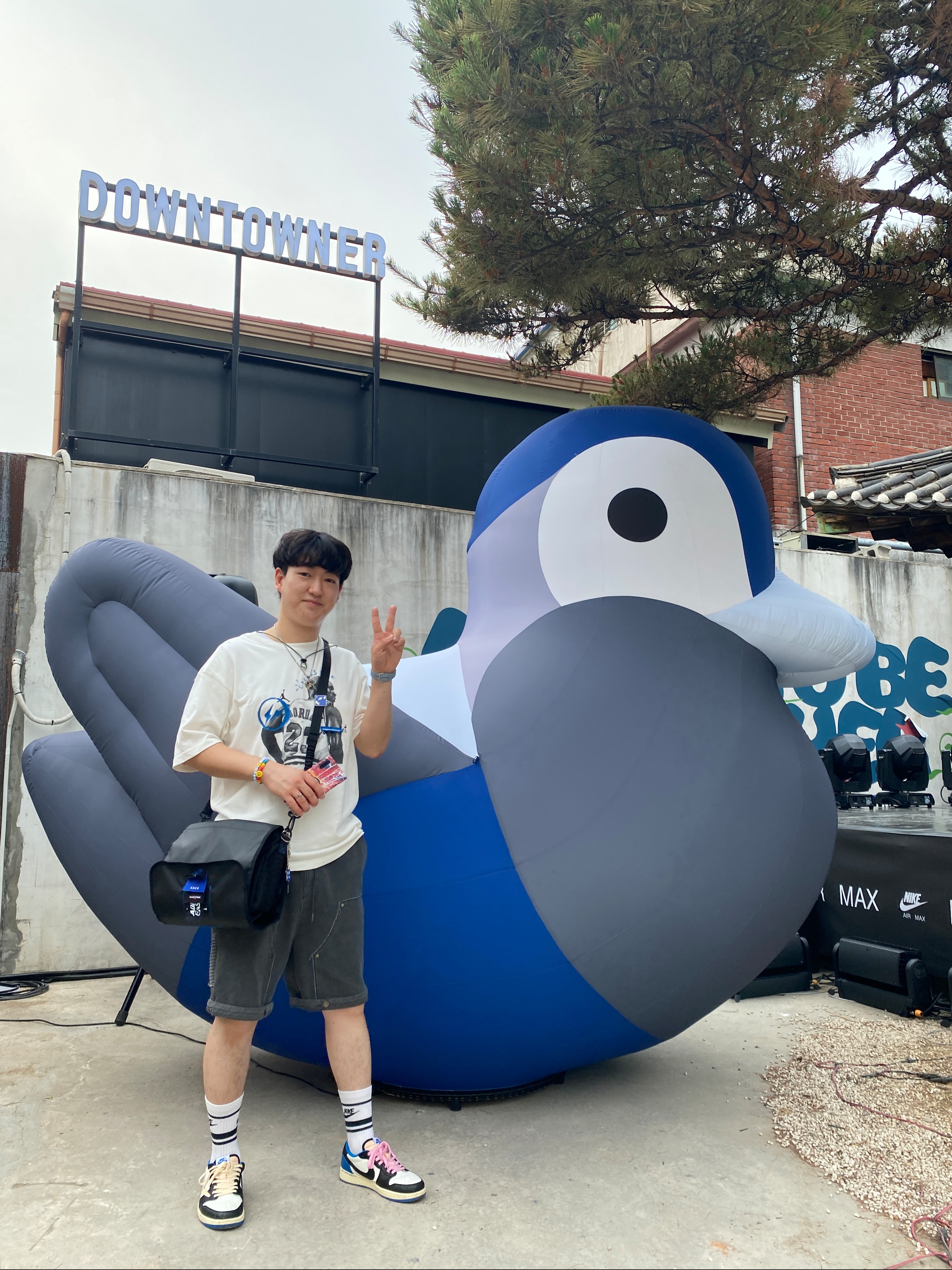 Jordan 1 x Travis Scott x Fragment Retro Low OG SP Military Blue, Jordan x Travis Scott x Fragment T-Shirt Sail (DJ0619-133) 착용 스타일