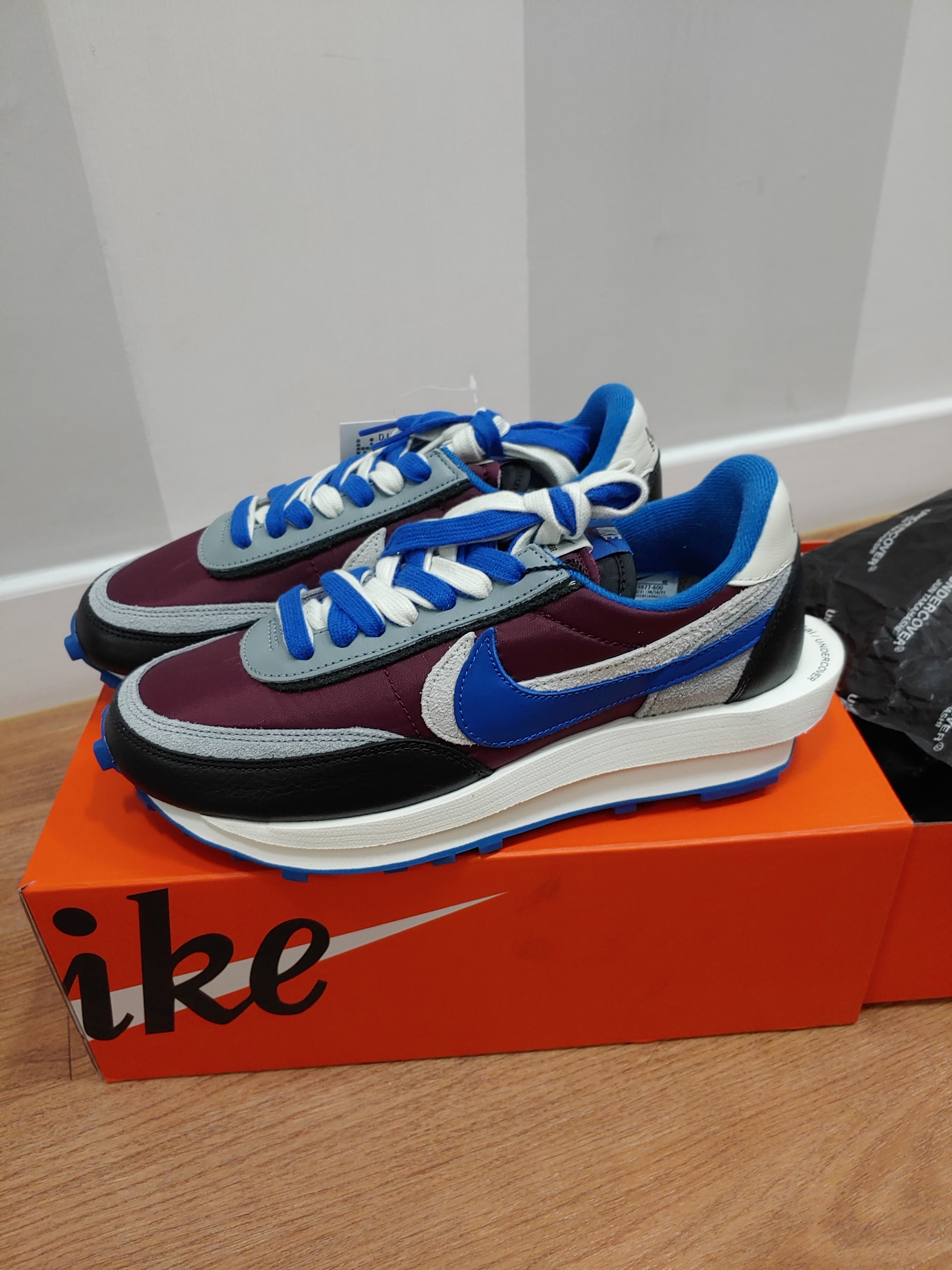 Nike x Sacai x Undercover LDWaffle Night Maroon Team Royal 착용 스타일 - 1