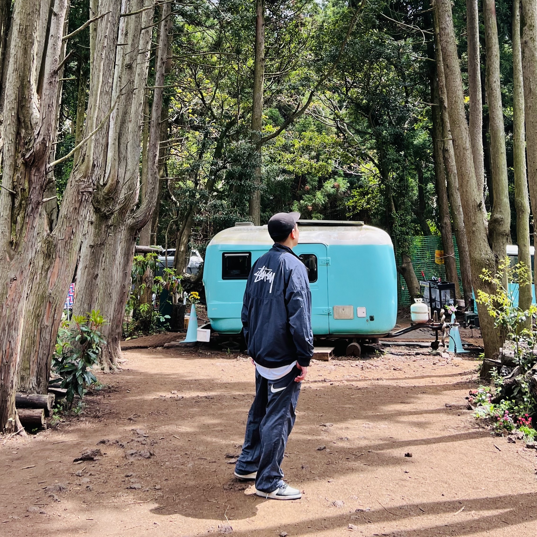 Nike x Stussy Windrunner Jacket Off Noir, Nike x Stussy Beach Pants Off Noir 착용 스타일