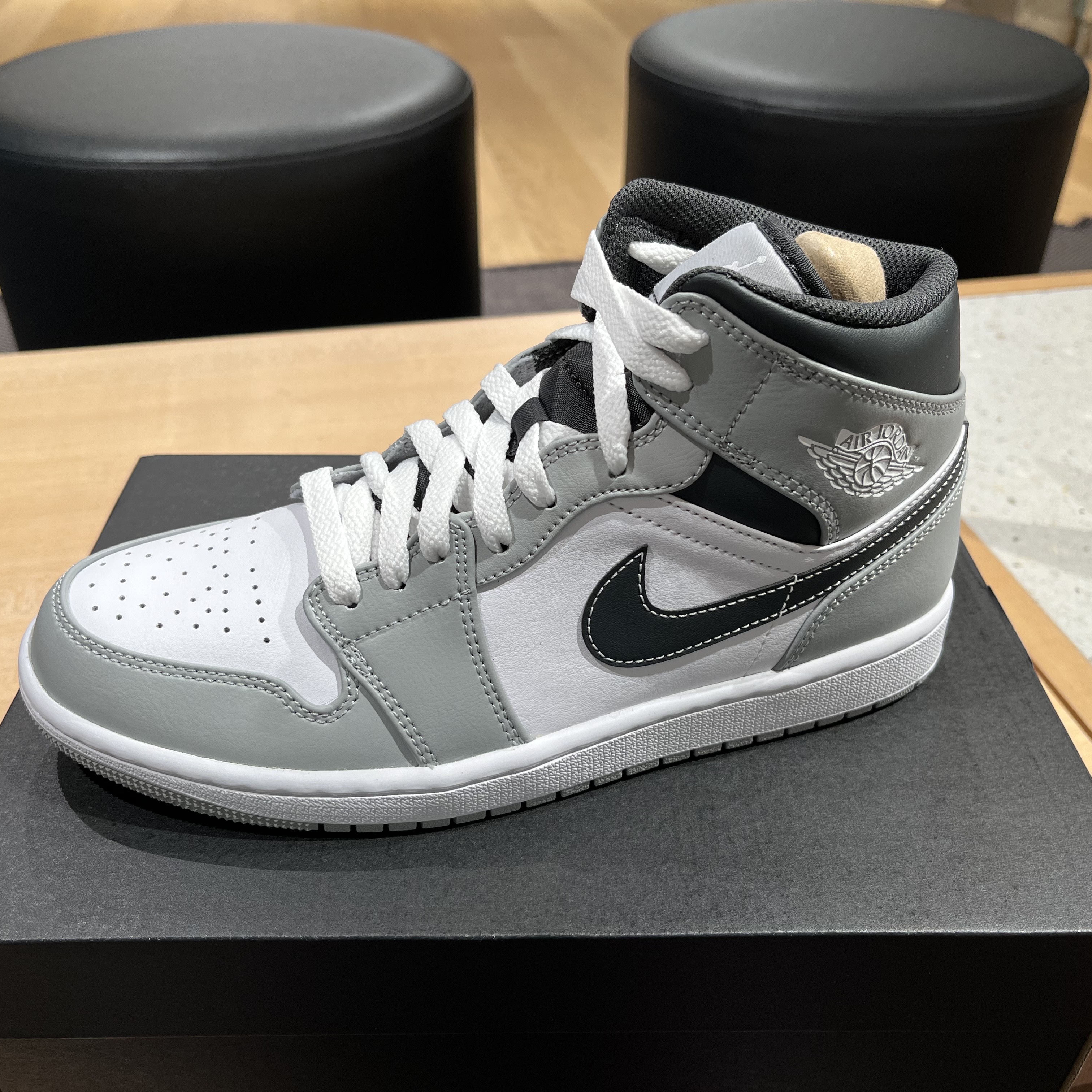 Jordan 1 Mid Light Smoke Grey Anthracite 착용 스타일