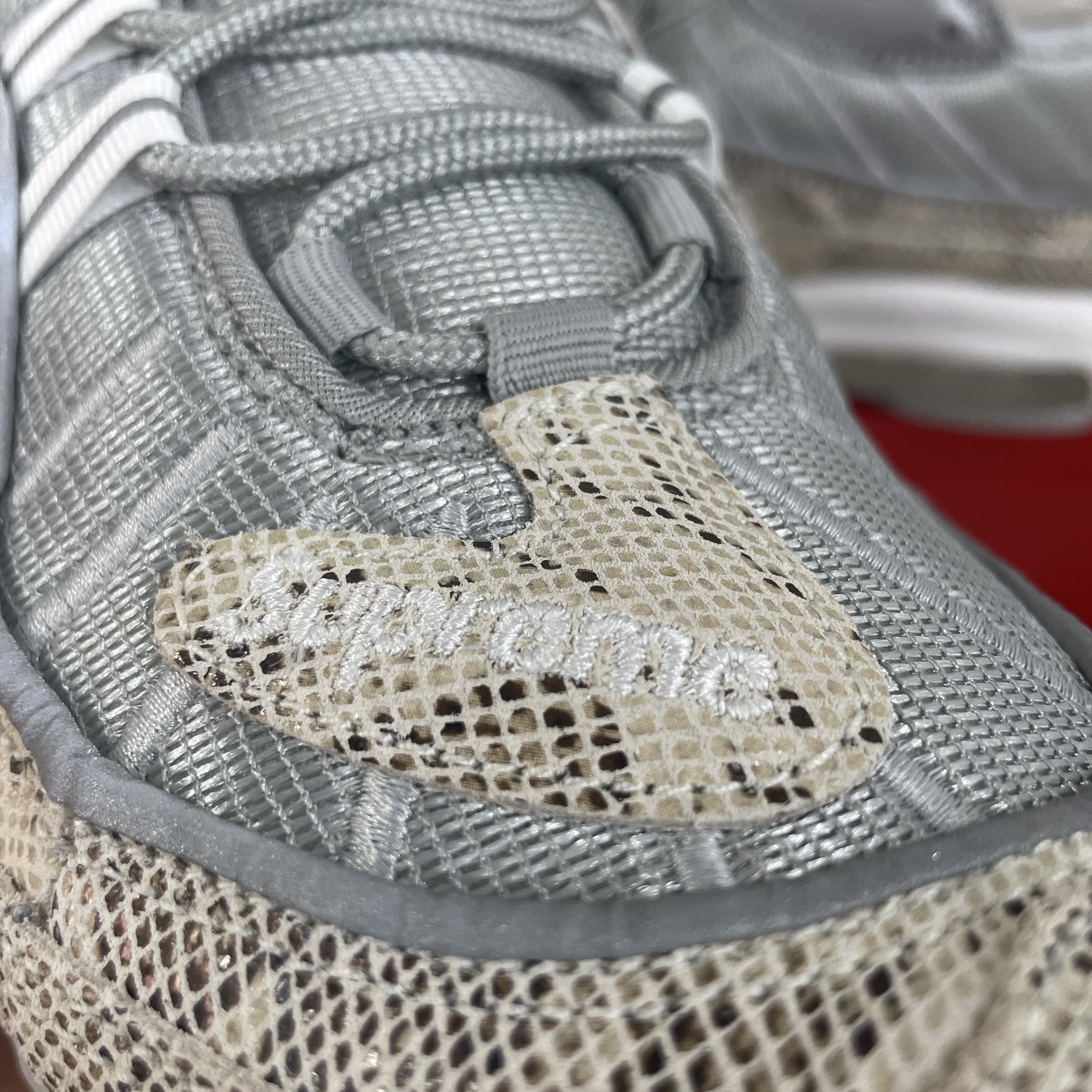 Nike x Supreme Air Max 98 Snakeskin 착용 스타일 - 1