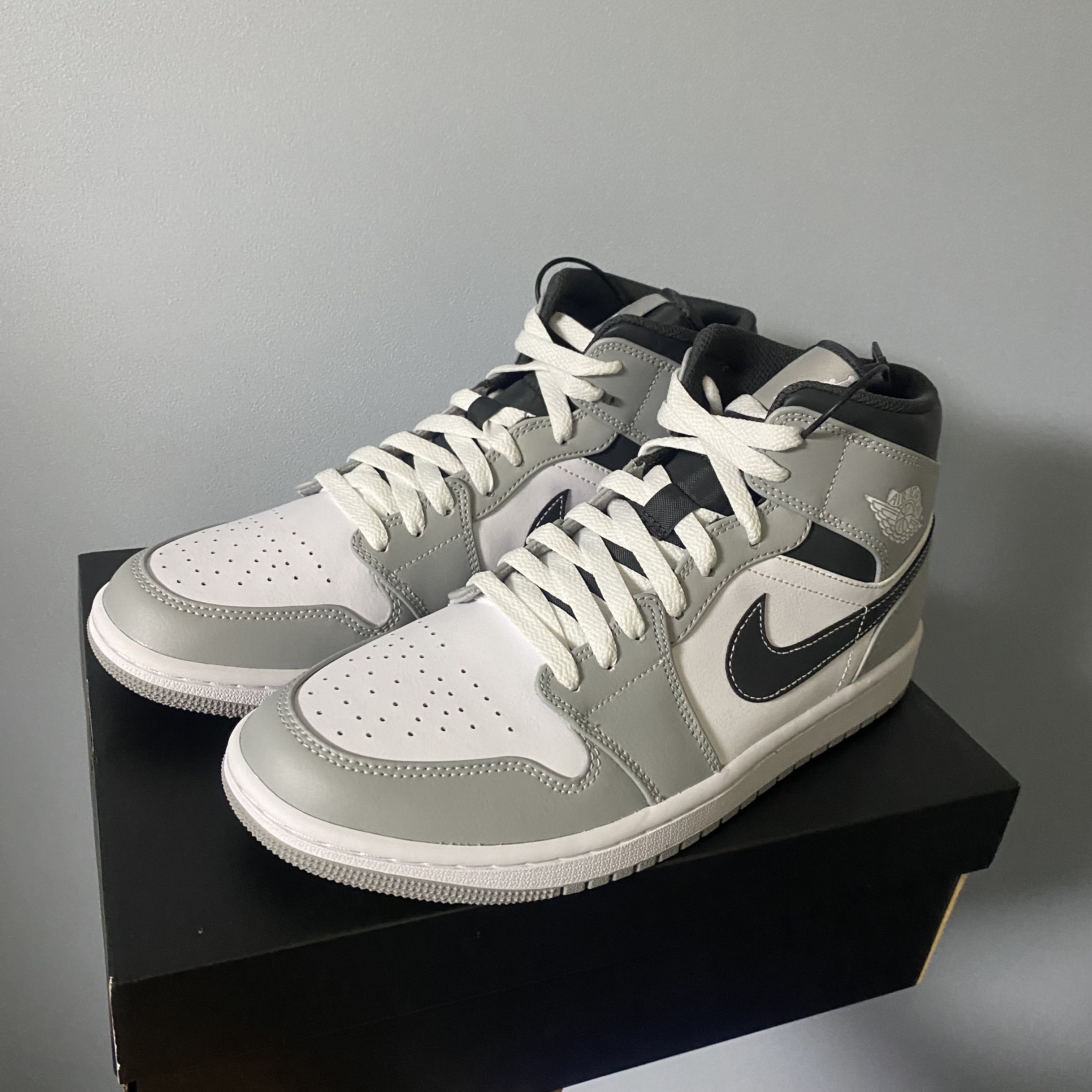 Jordan 1 Mid Light Smoke Grey Anthracite 착용 스타일