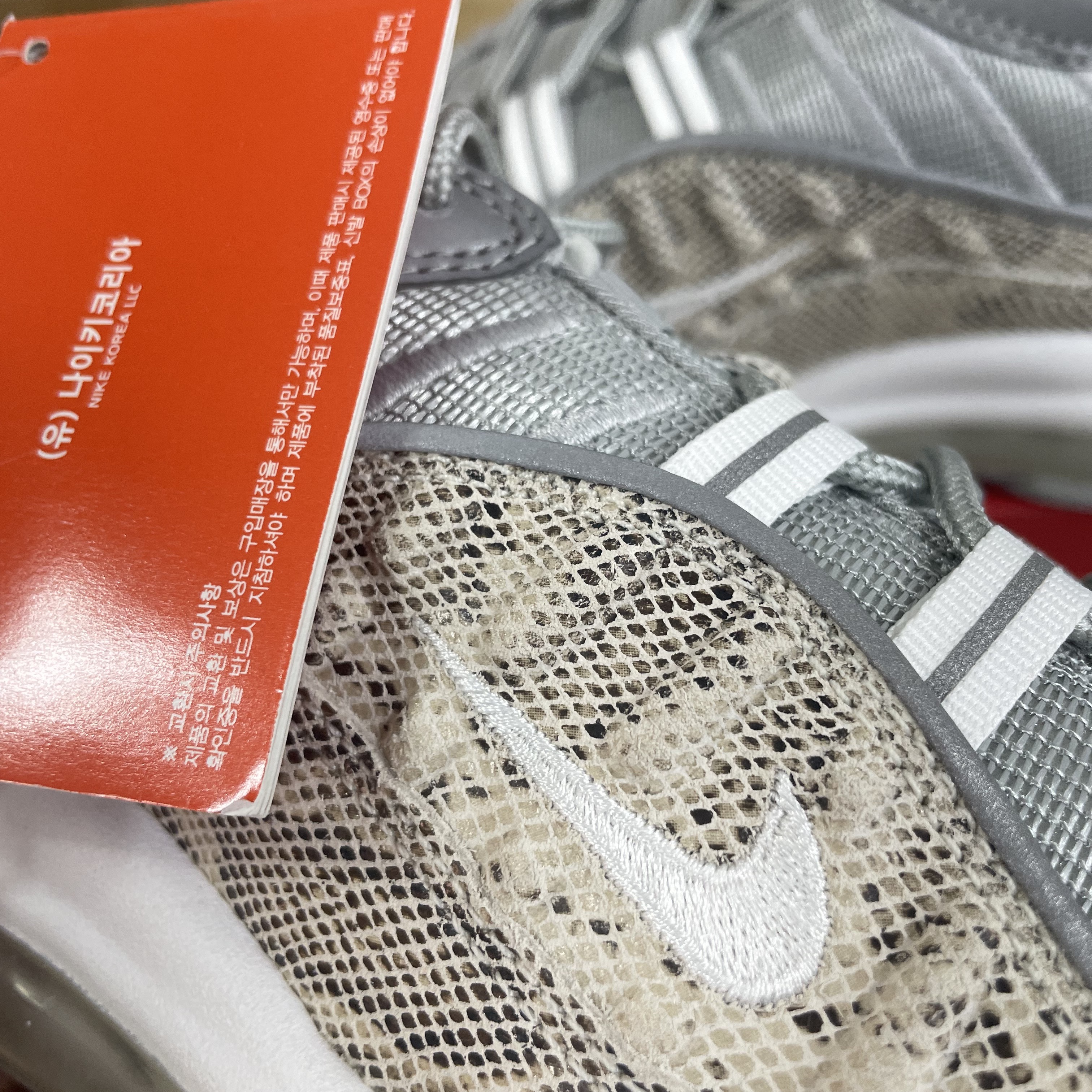 Nike x Supreme Air Max 98 Snakeskin 착용 스타일 - 3