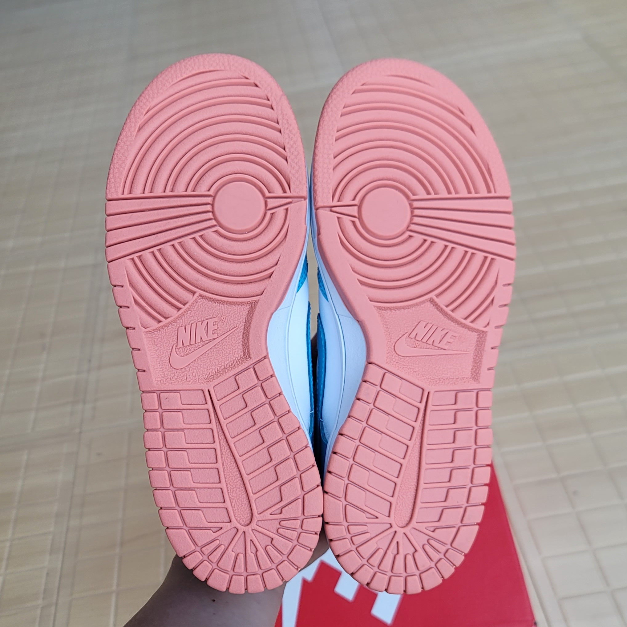 (GS) Nike x Kyrie Dunk Low SE Baltic Blue 착용 스타일 - 5