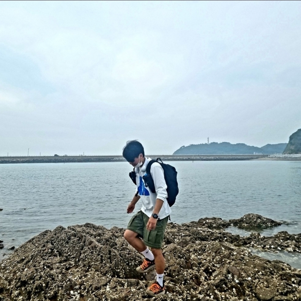 Nike ACG Mountain Fly Low Gore-Tex SE Hazel Rush, Nike ACG Smith Summit Cargo Pants Medium Olive - Asia 착용 스타일 - 1