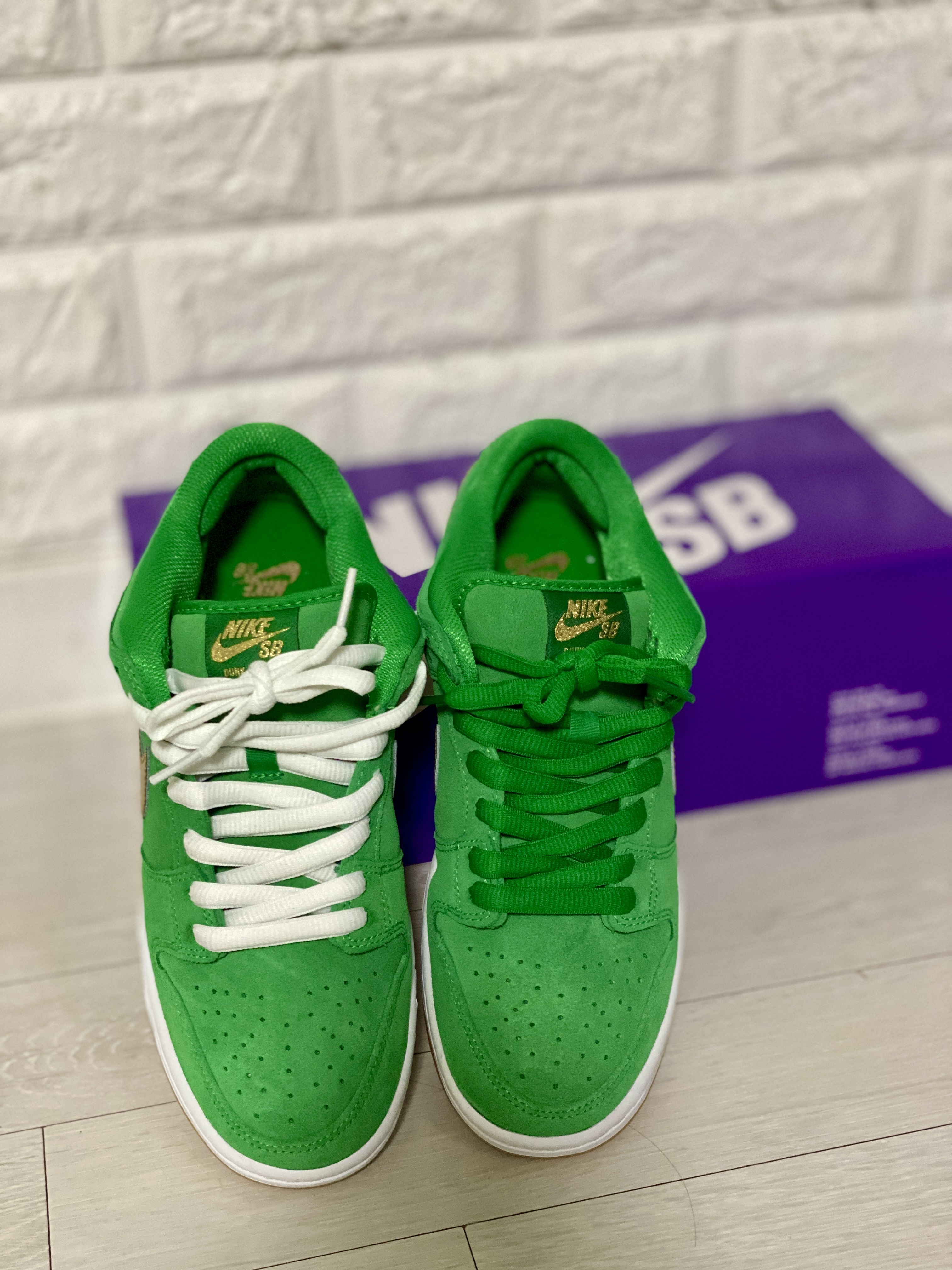 Nike SB Dunk Low Pro Shamrock, Maison Margiela 5AC Micro Bag Ivory 착용 스타일 - 4
