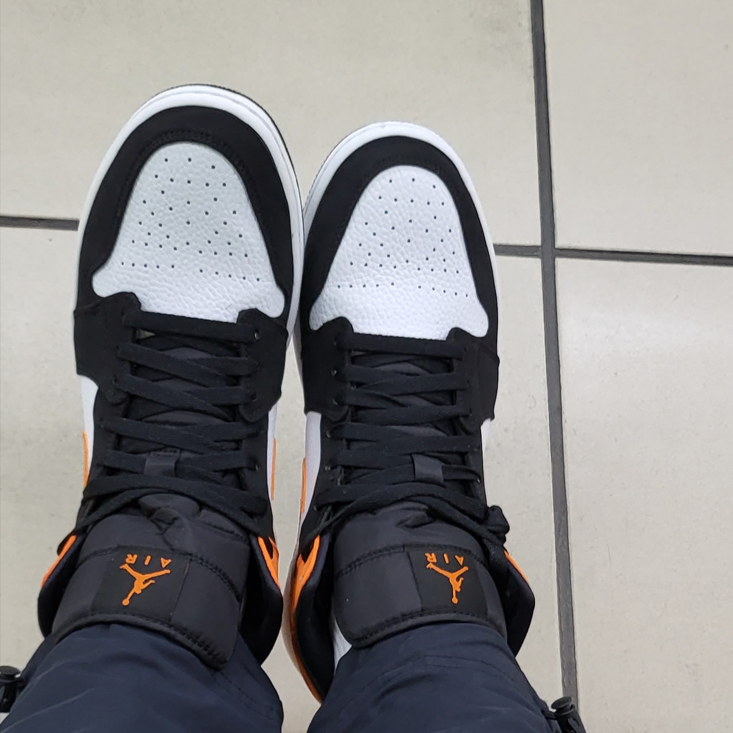 Jordan 1 Mid Shattered Backboard 착용 스타일 - 2