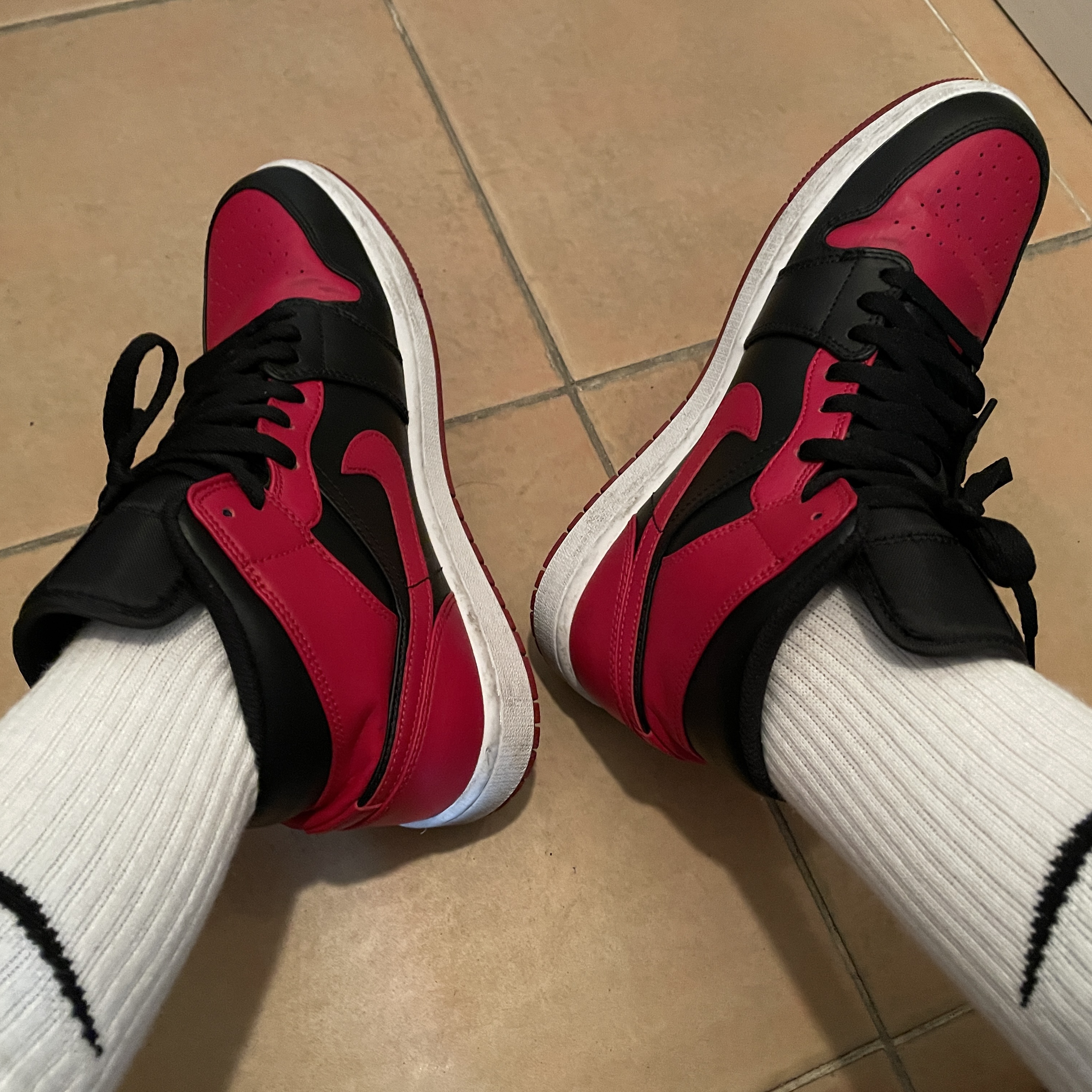 Jordan 1 Mid Bred Banned 2020 착용 스타일 - 1