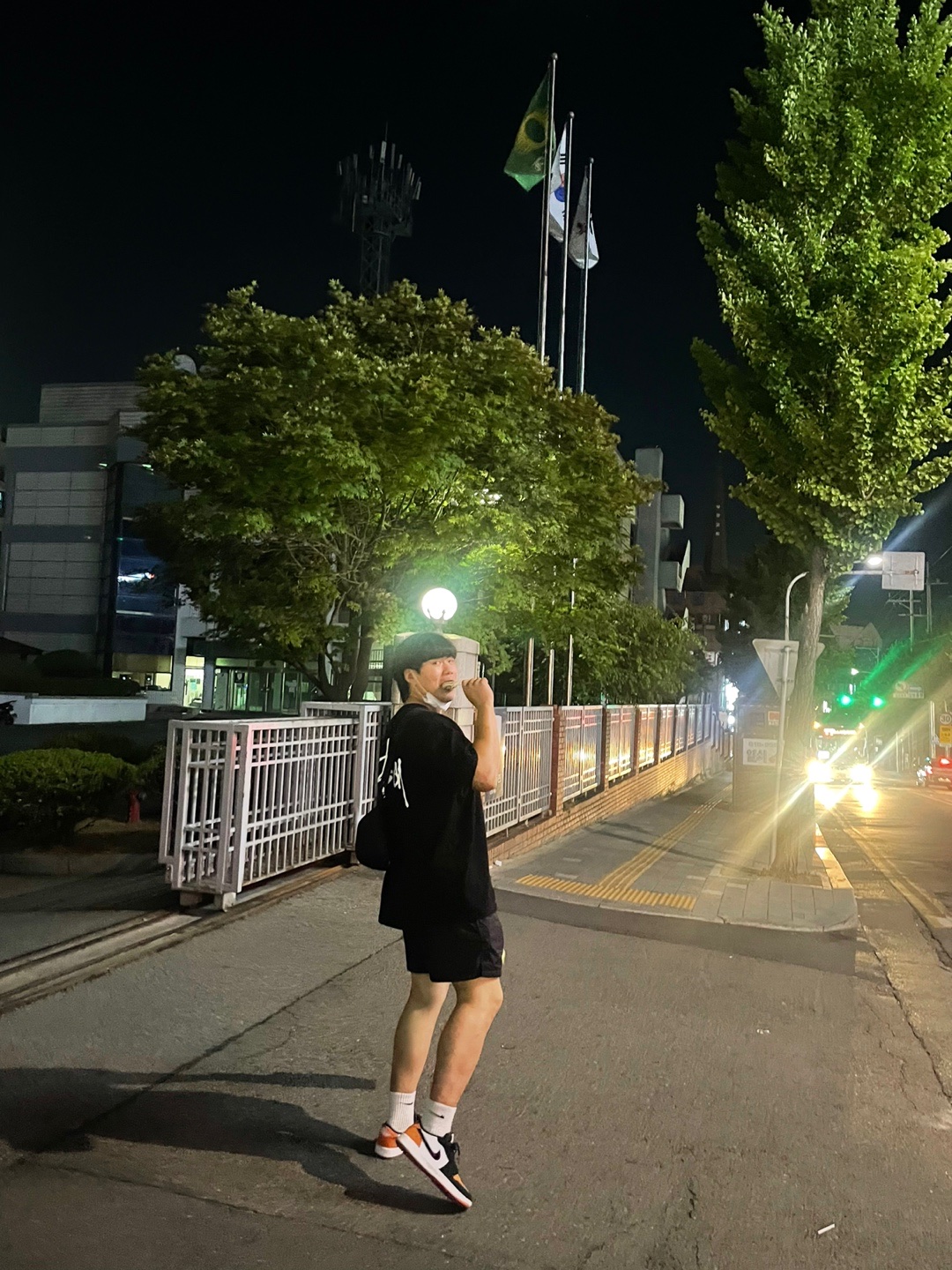 Jordan 1 Low Golf Starfish, Stussy Basic Stussy T-Shirt Black 2022 착용 스타일