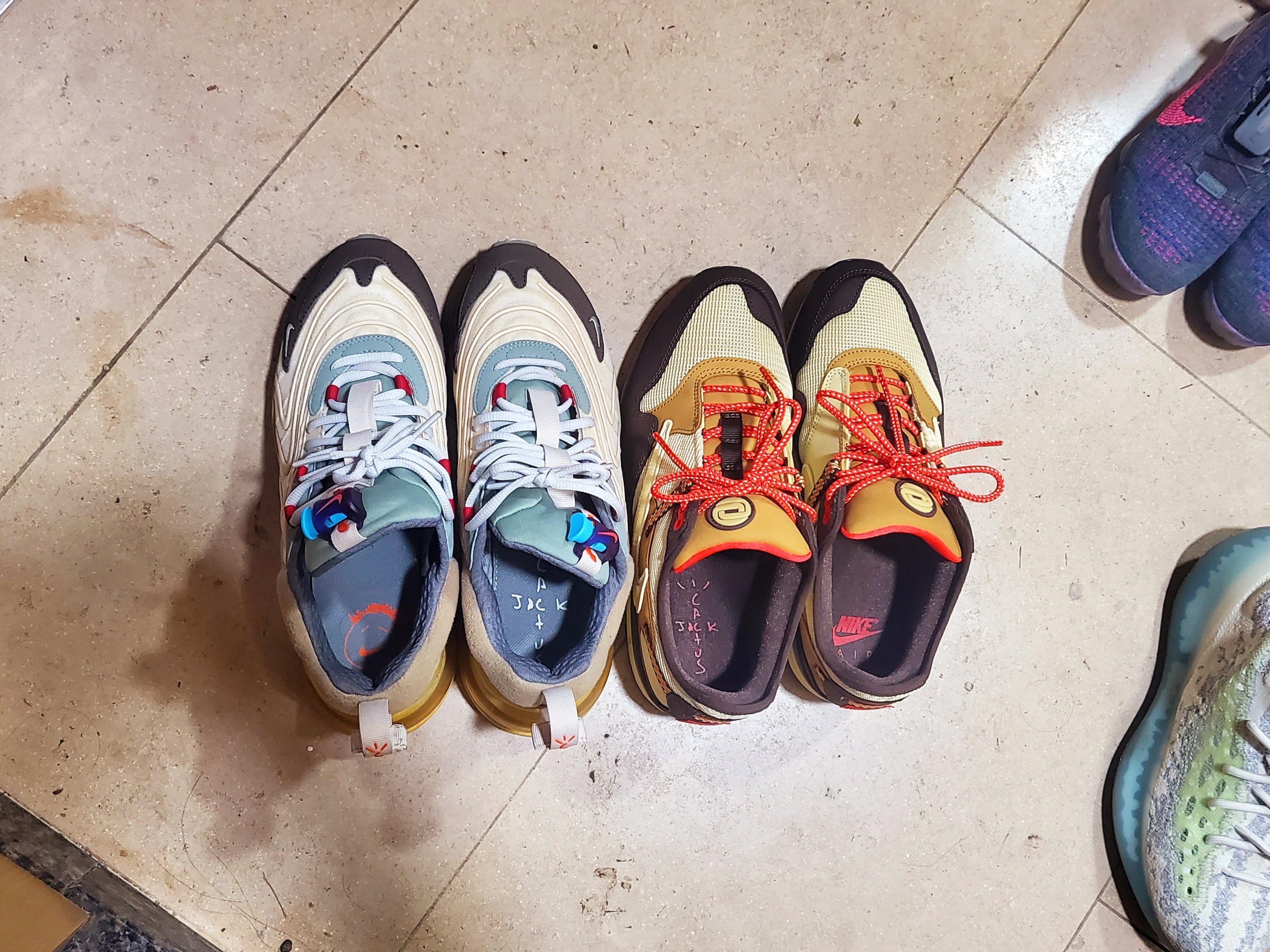Nike x Travis Scott Air Max 270 React Cactus Trails, Nike x Travis Scott Air Max 1 Cact.us Brown 착용 스타일 - 1