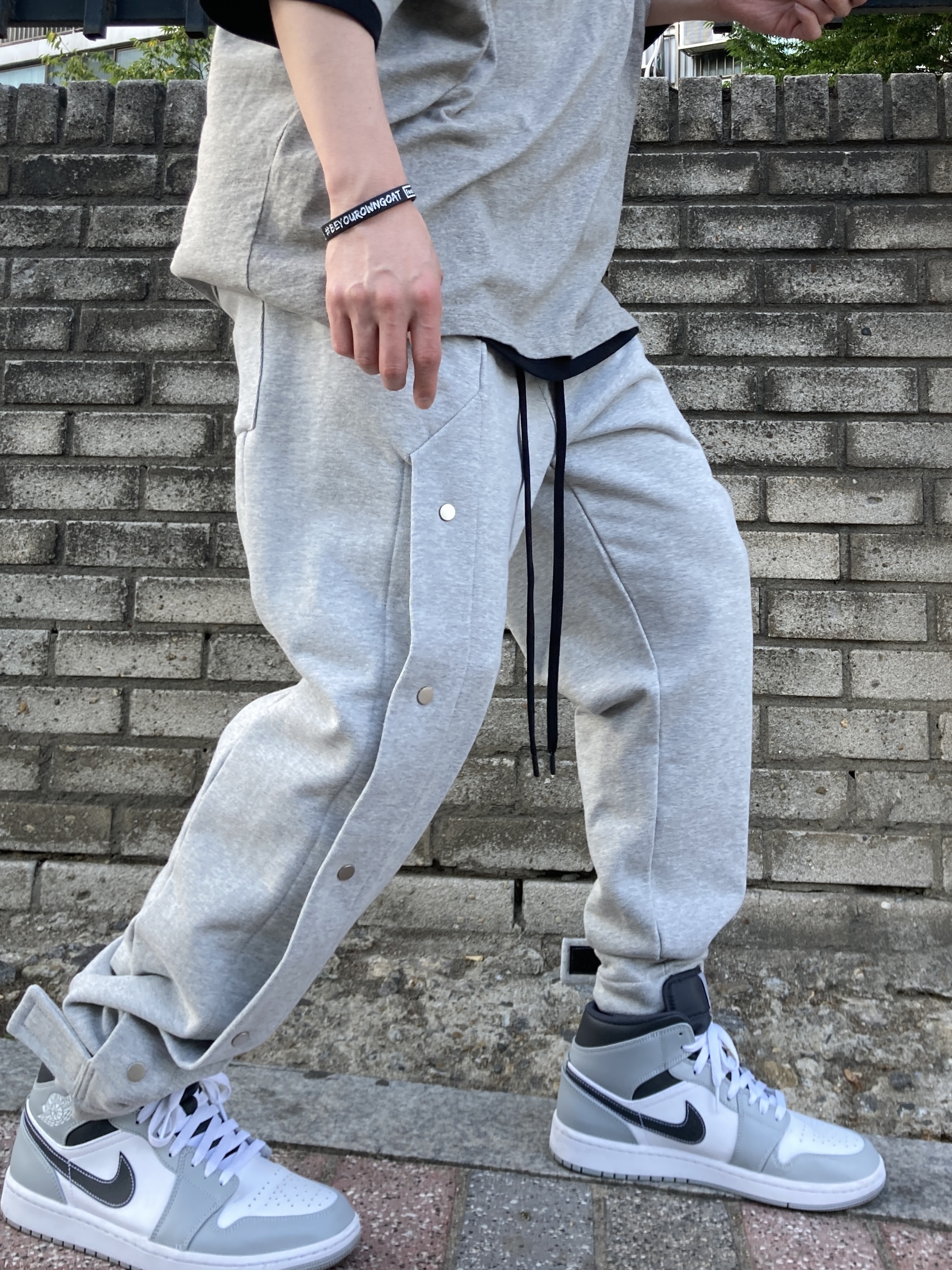 Jordan 1 Mid Light Smoke Grey Anthracite, Essentials Short Sleeve Polo Heather Oatmeal - 21SS 착용 스타일 - 2
