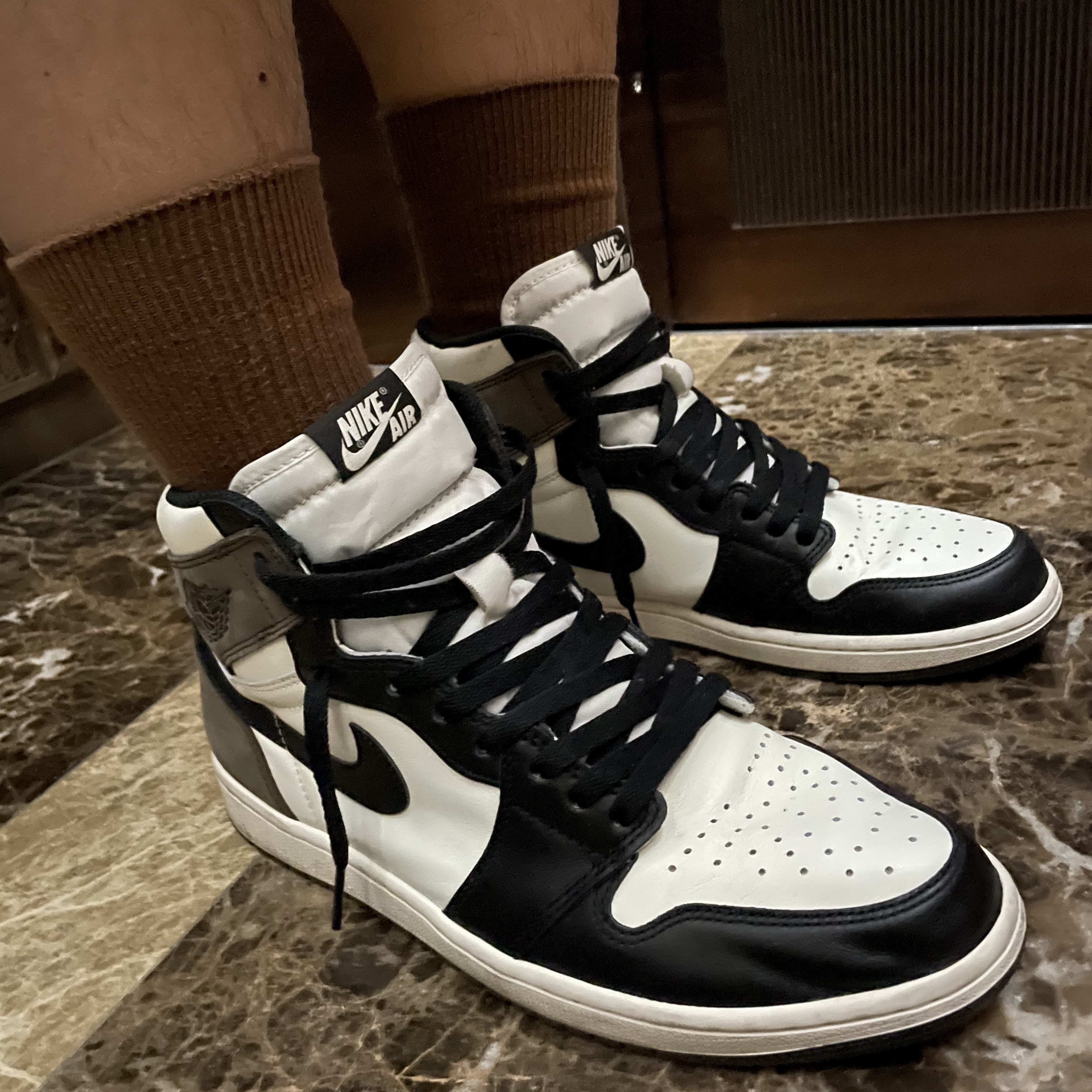 Jordan 1 Retro High OG Black Mocha, Stussy Big Stock Water Shorts Brown 착용 스타일 - 2