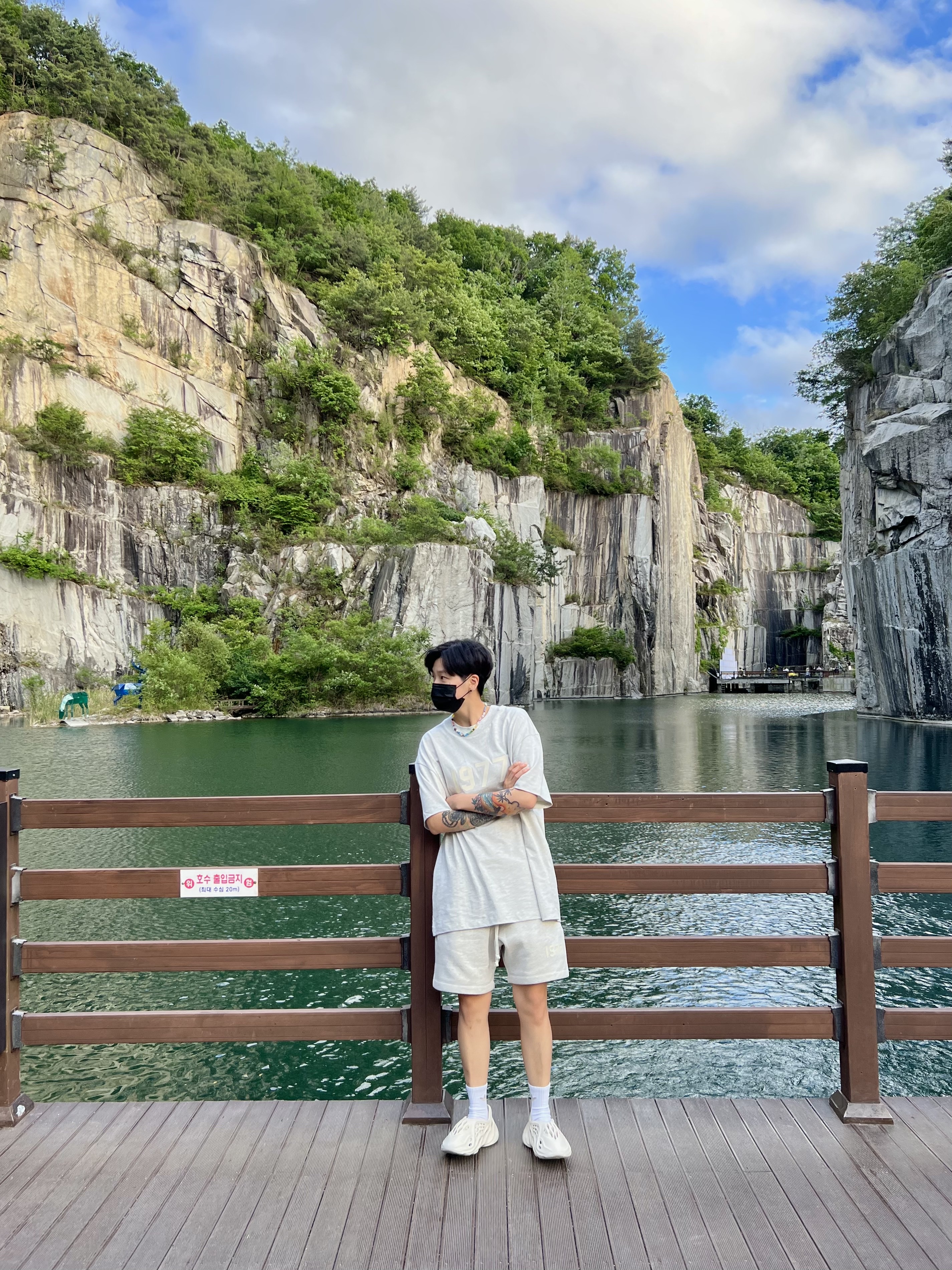 Essentials 1977 Shorts Light Oatmeal - 22SS, Essentials 1977 T-Shirt Light Oatmeal - 22SS 착용 스타일 - 2